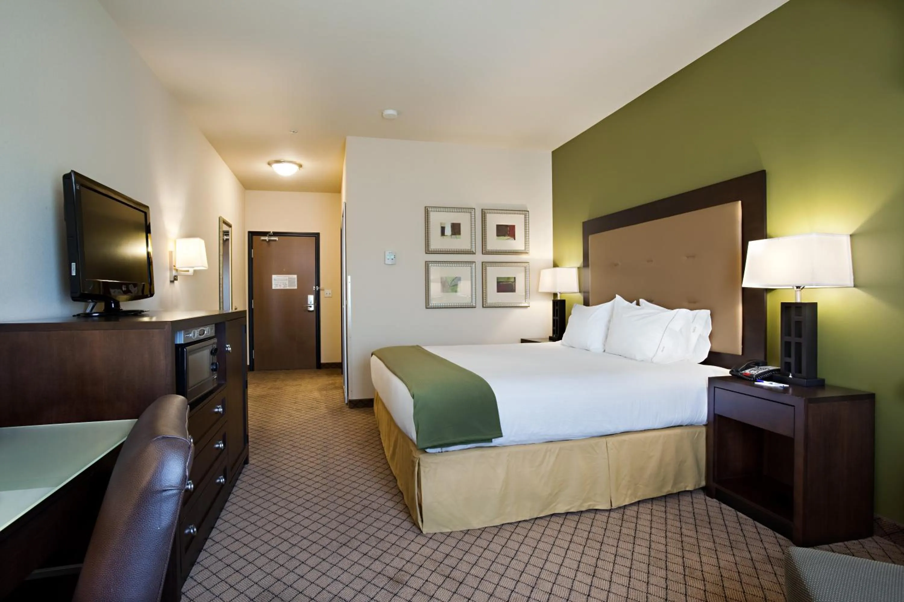 Photo of the whole room, Bed in Holiday Inn Express Hotel & Suites Silt - Rifle by IHG