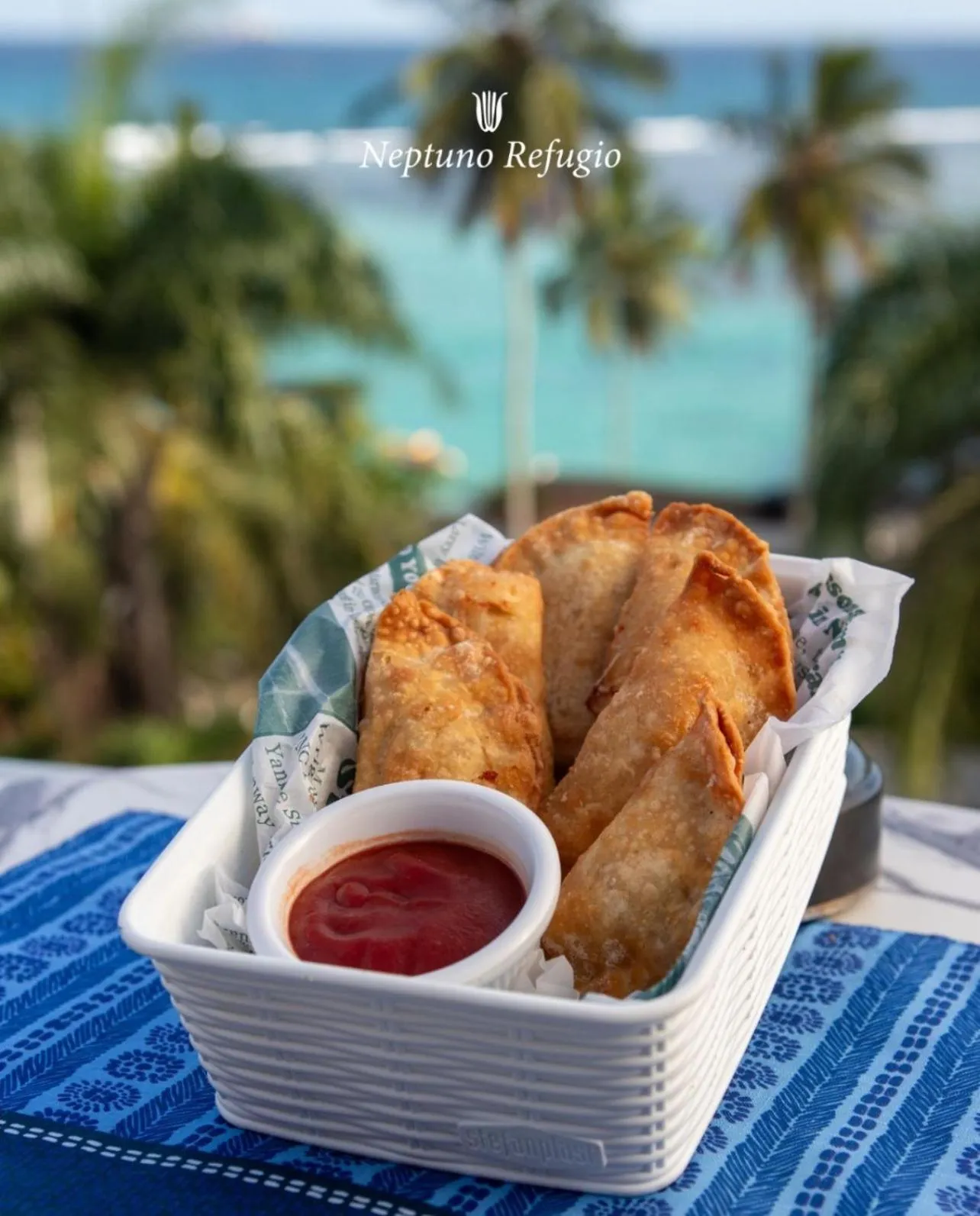 Restaurant/places to eat in Hotel Neptuno Refugio