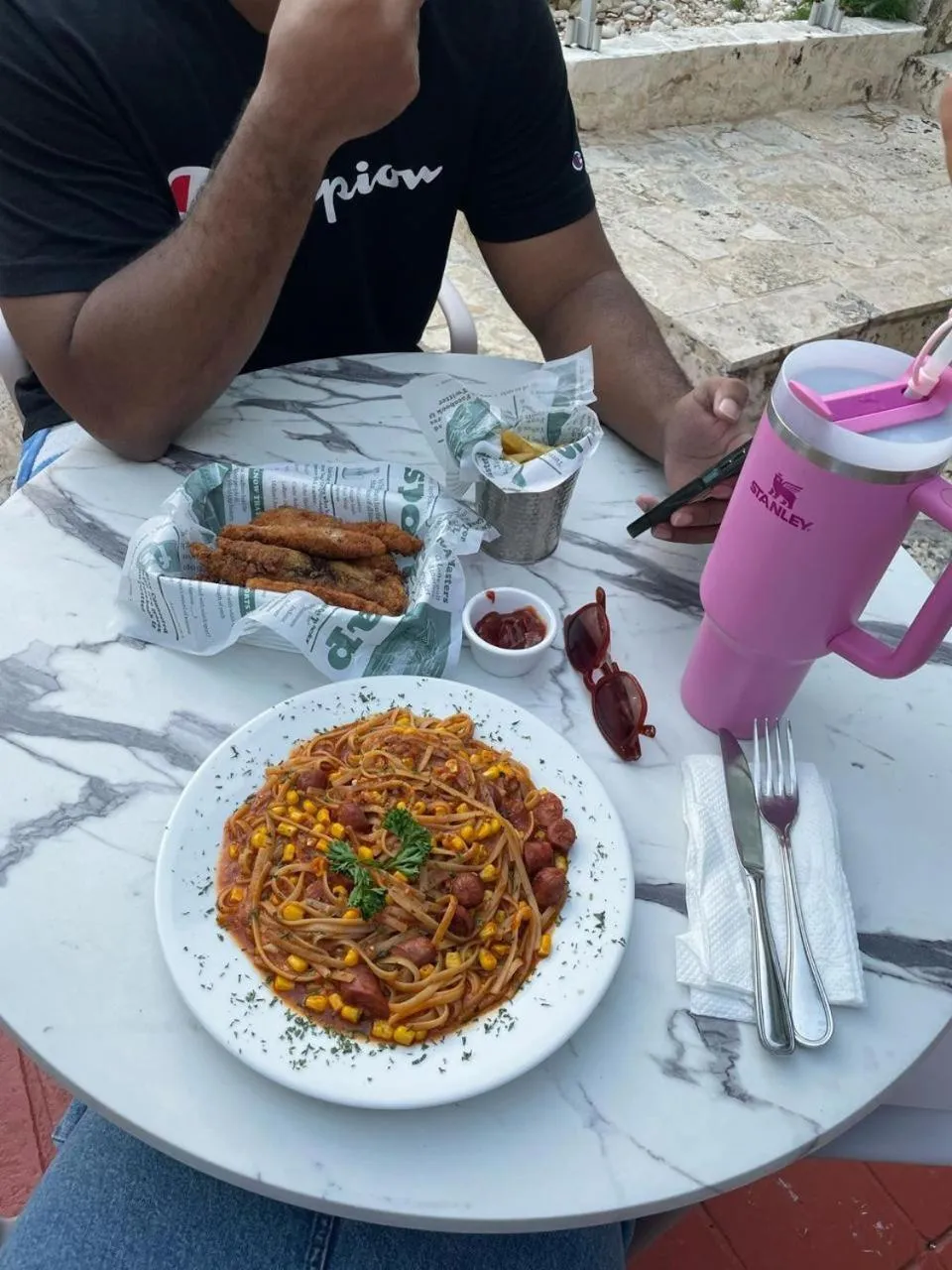 Restaurant/places to eat in Hotel Neptuno Refugio