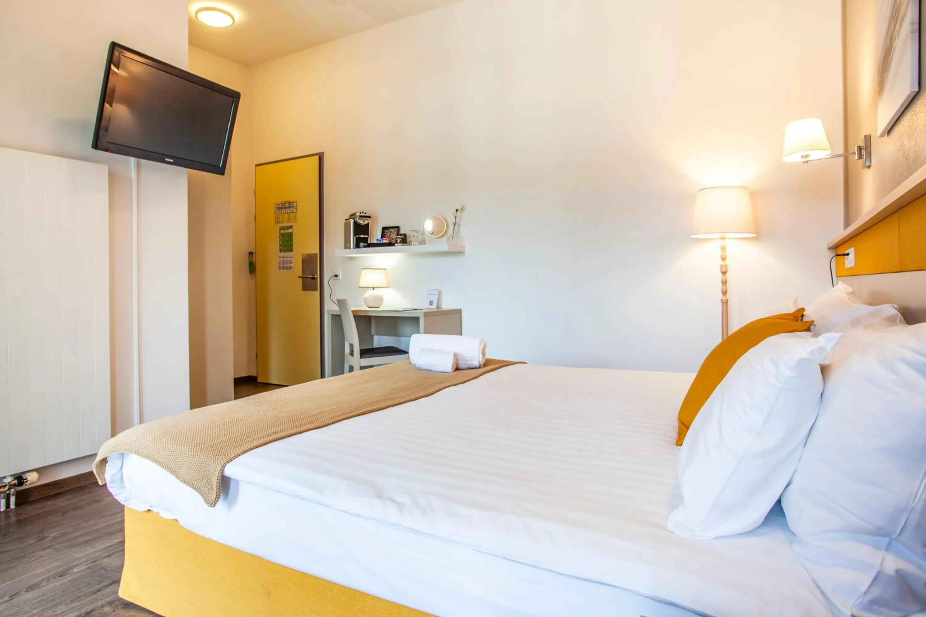 TV and multimedia, Bed in Hotel La Longeraie