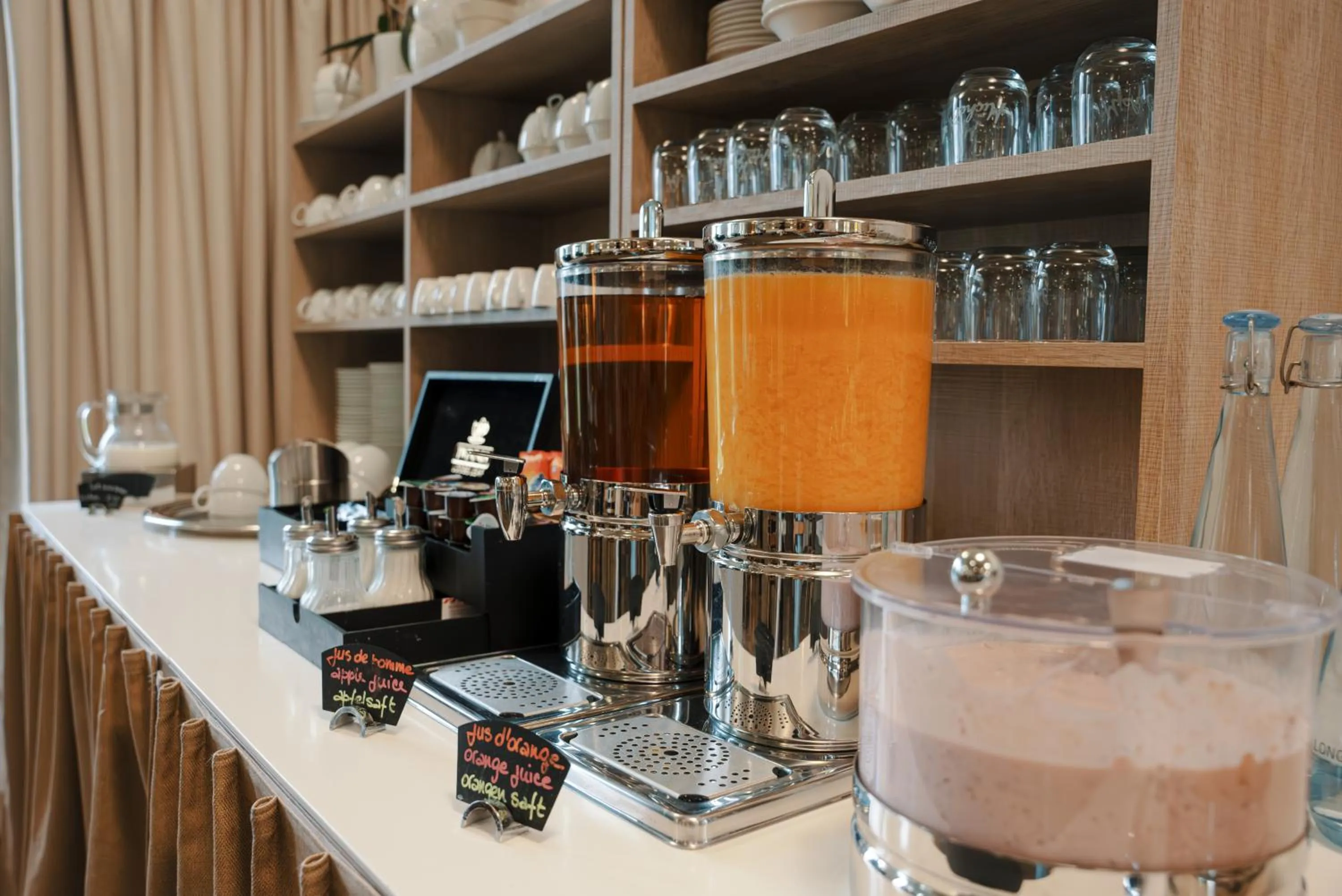 Buffet breakfast in Hotel La Longeraie