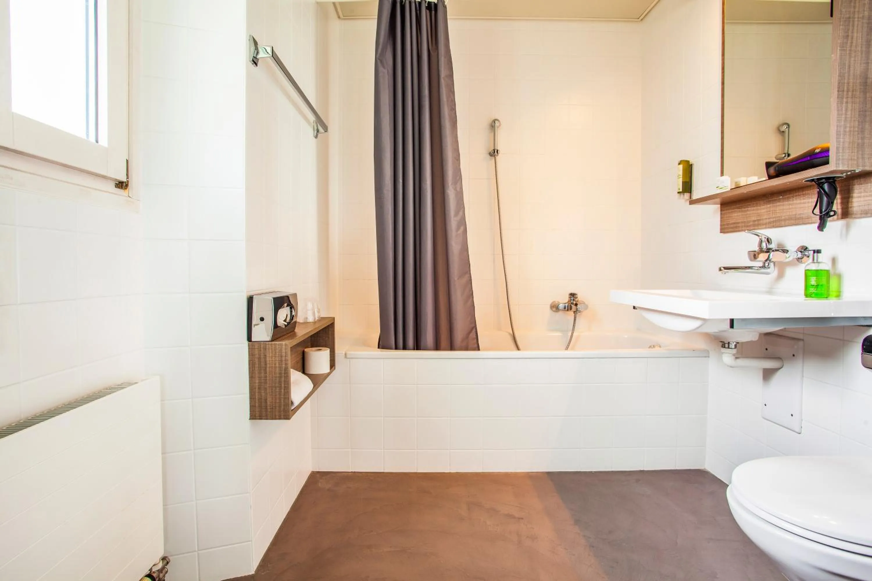 Bathroom in Hotel La Longeraie