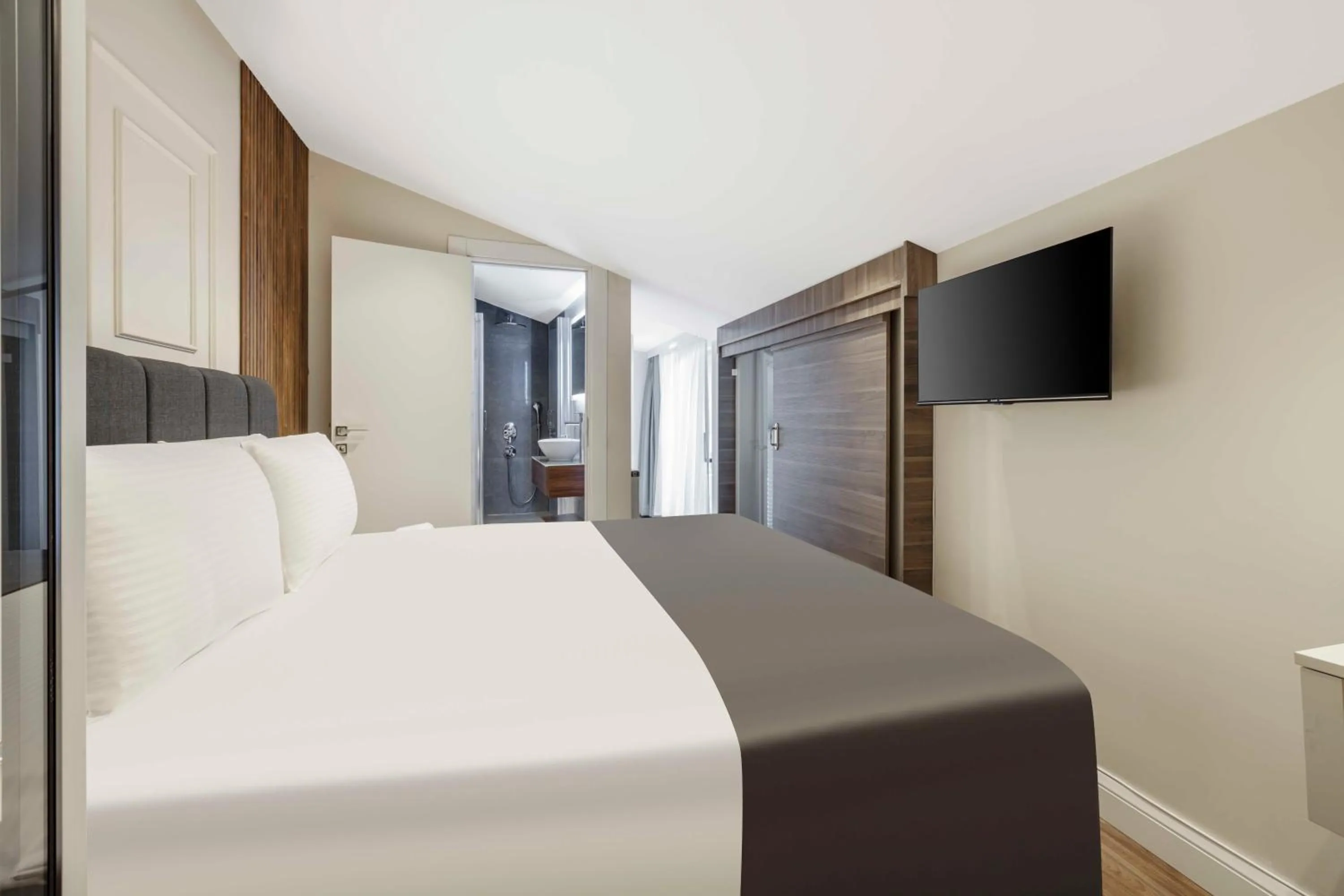 Bed in Nardi Nişantaşı