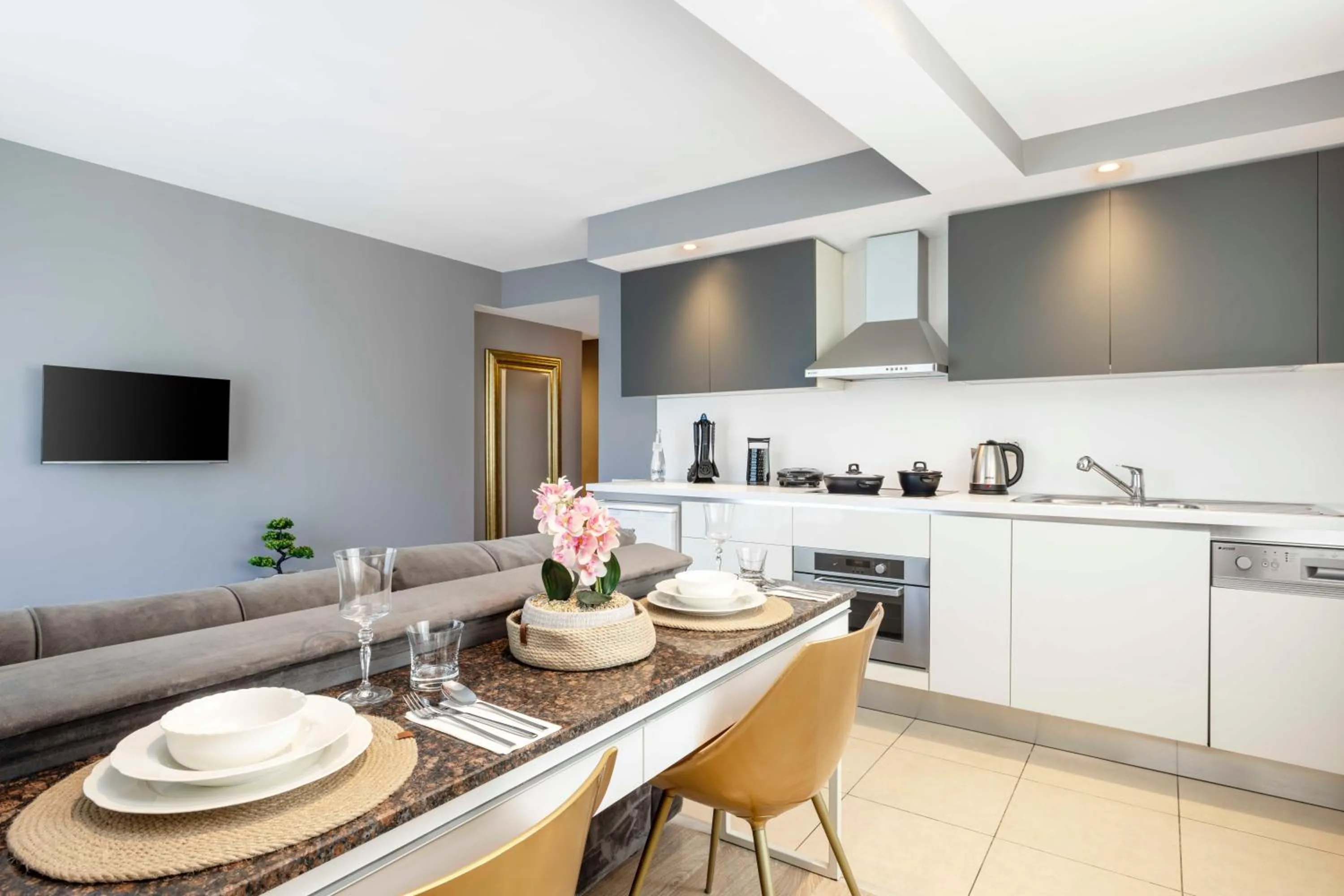 TV and multimedia in Nardi Nişantaşı