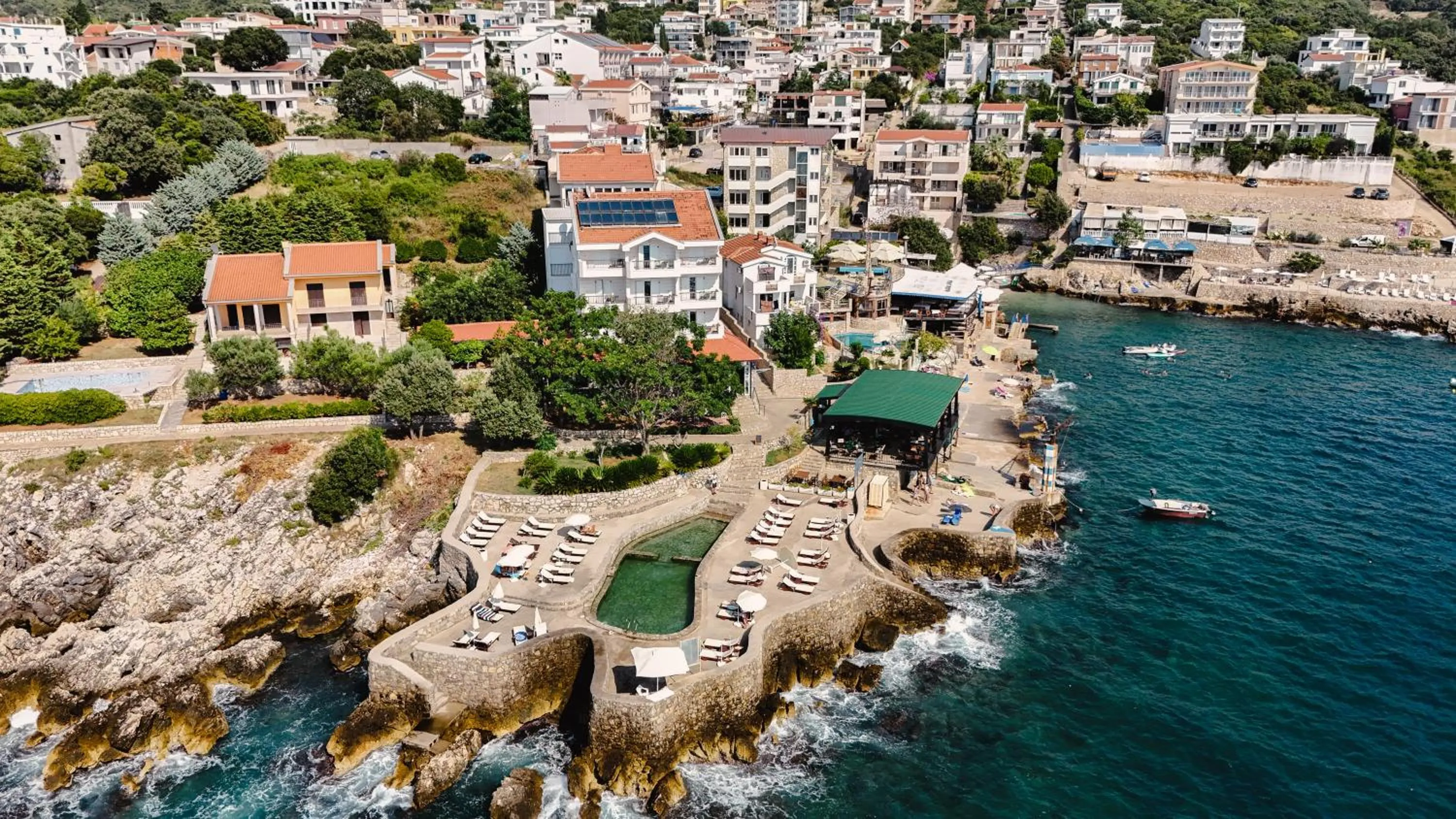 Property building in Hotel R