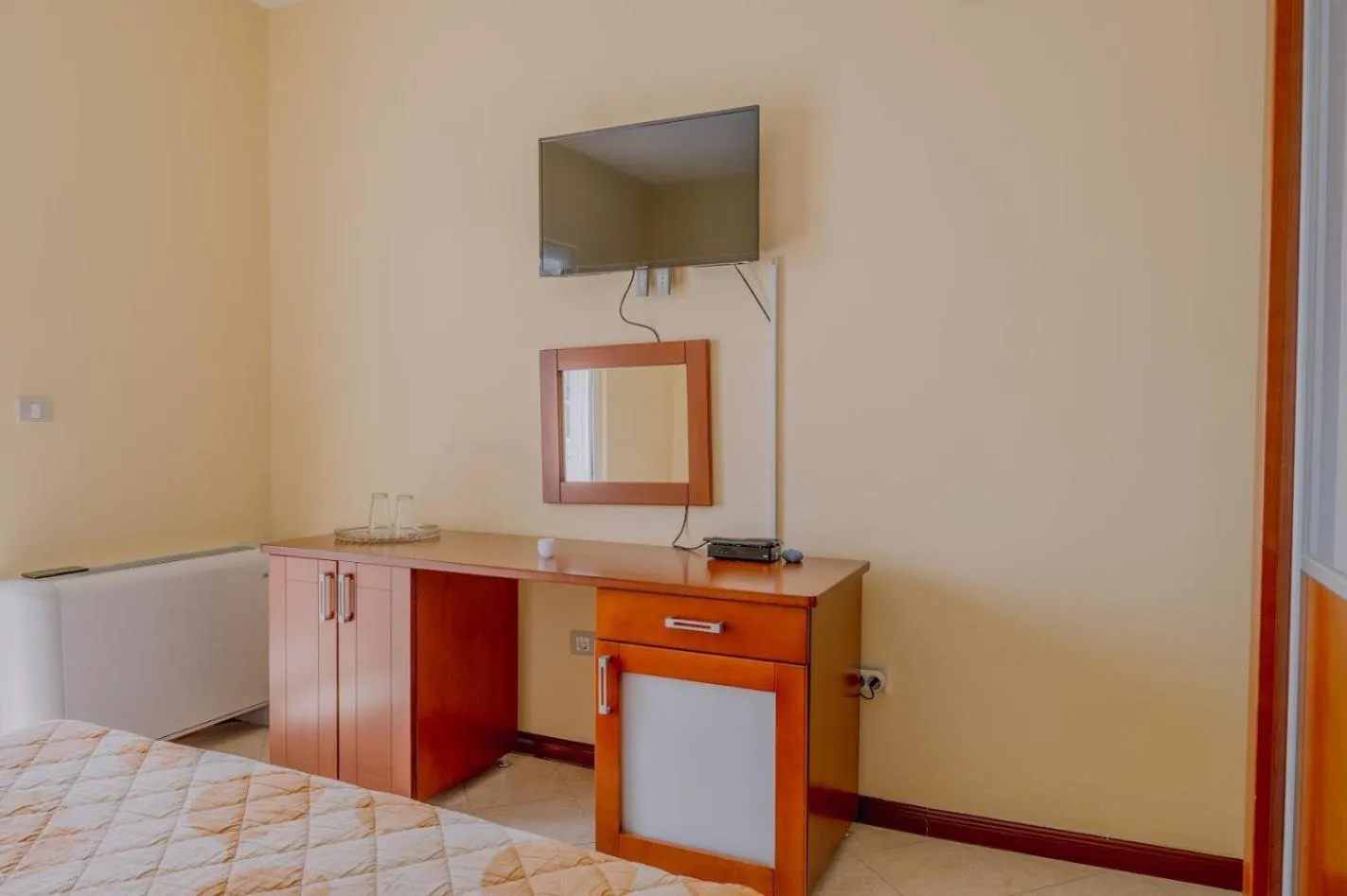 Photo of the whole room in Hotel R