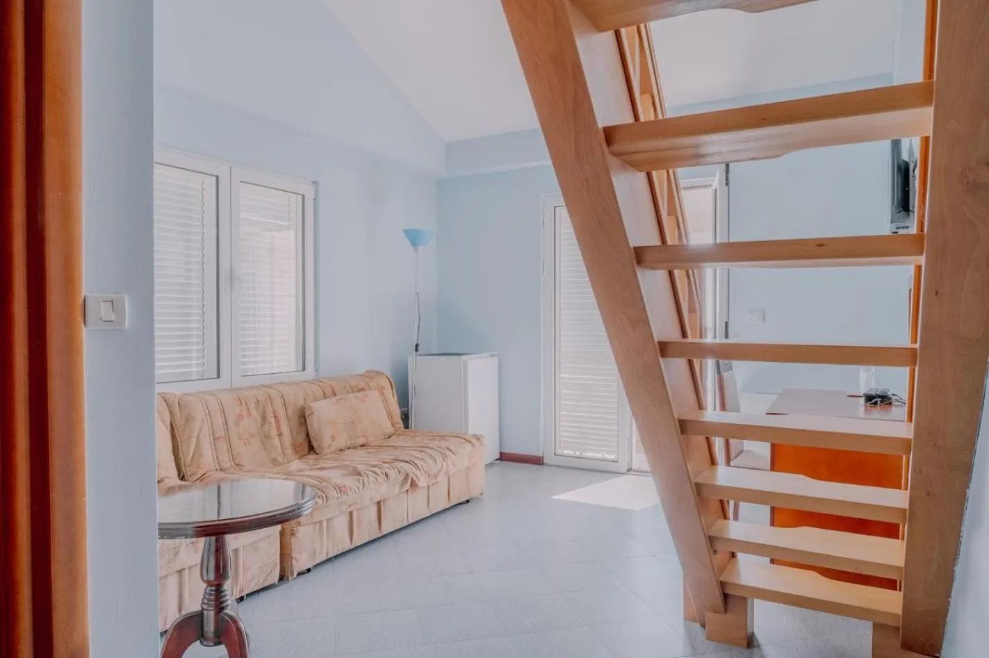 Living room, Bed in Hotel R