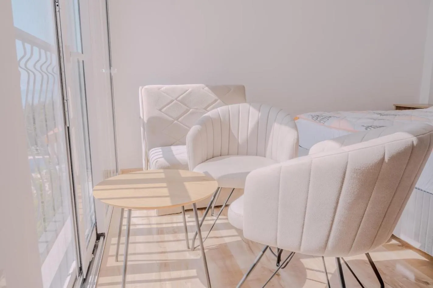 Seating area in Hotel R