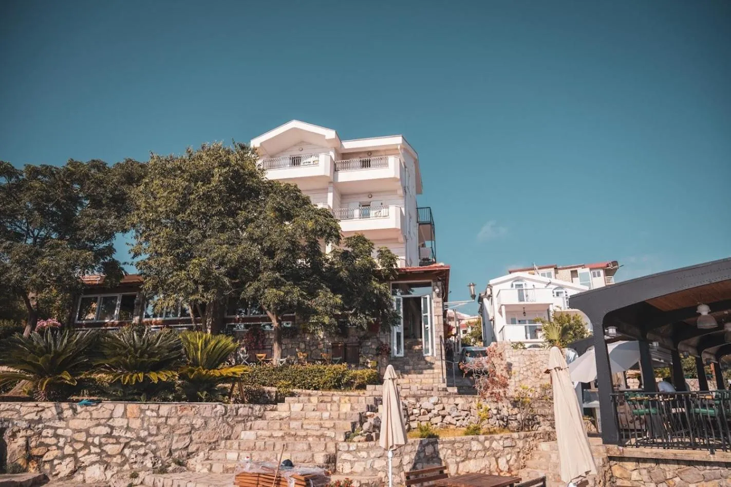 Property building in Hotel R