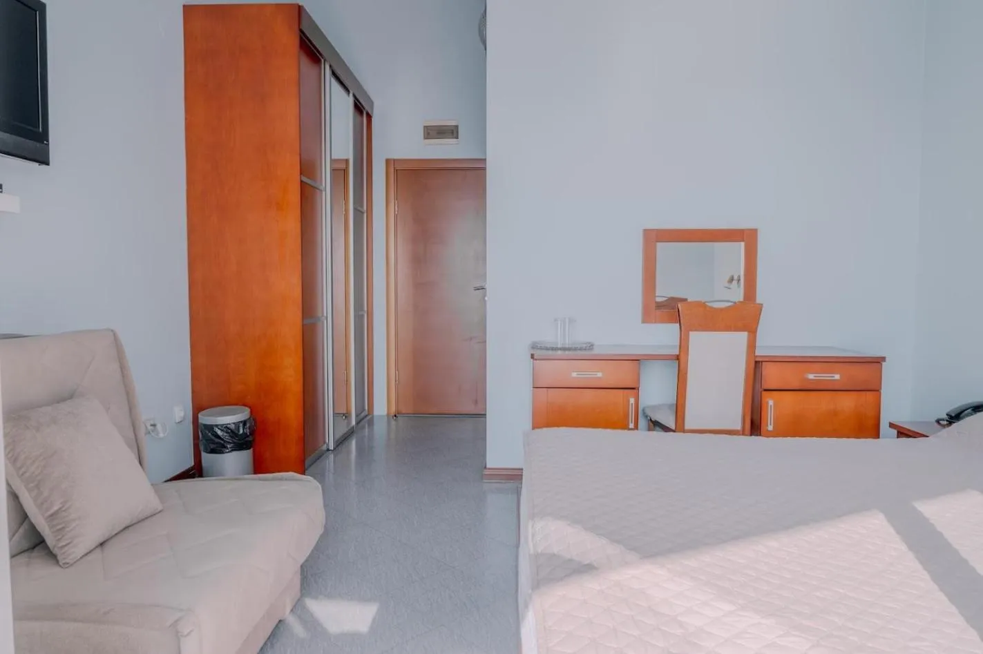 Photo of the whole room, Bed in Hotel R