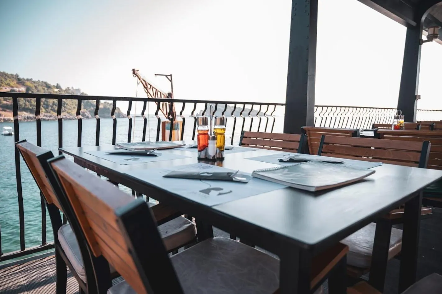 Restaurant/places to eat in Hotel R