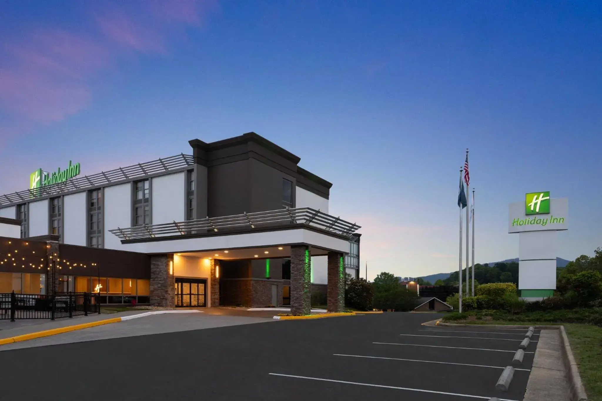 Property building in Holiday Inn Roanoke - Tanglewood Route 419 & I 581 by IHG Property building in Holiday Inn Roanoke - Tanglewood Route 419 & I 581 by IHG