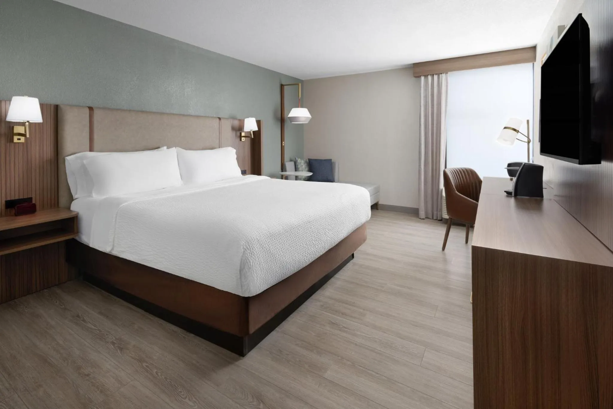 Photo of the whole room, Bed in Holiday Inn Roanoke - Tanglewood Route 419 & I 581 by IHG