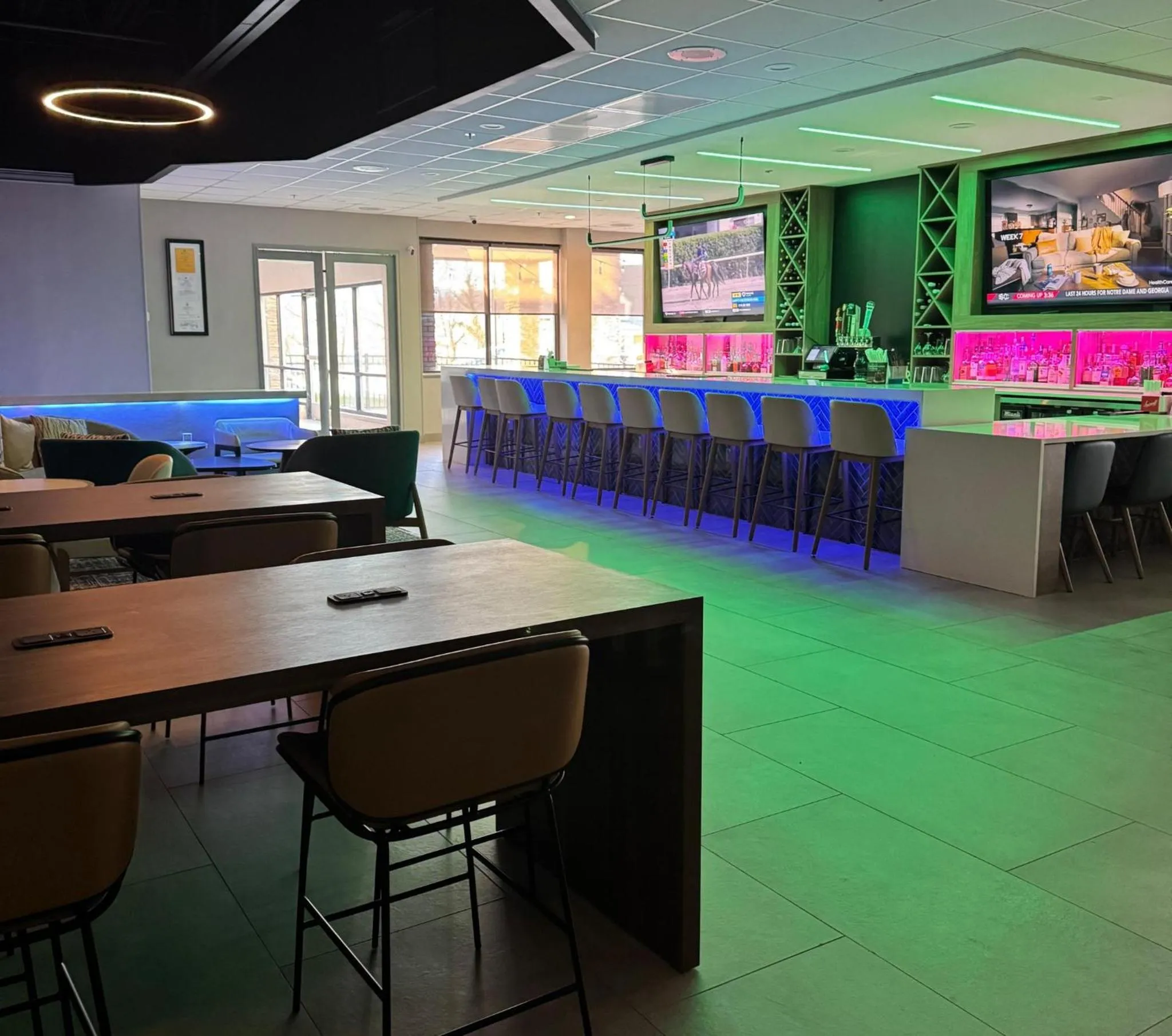 Lounge or bar in Holiday Inn Roanoke - Tanglewood Route 419 & I 581 by IHG