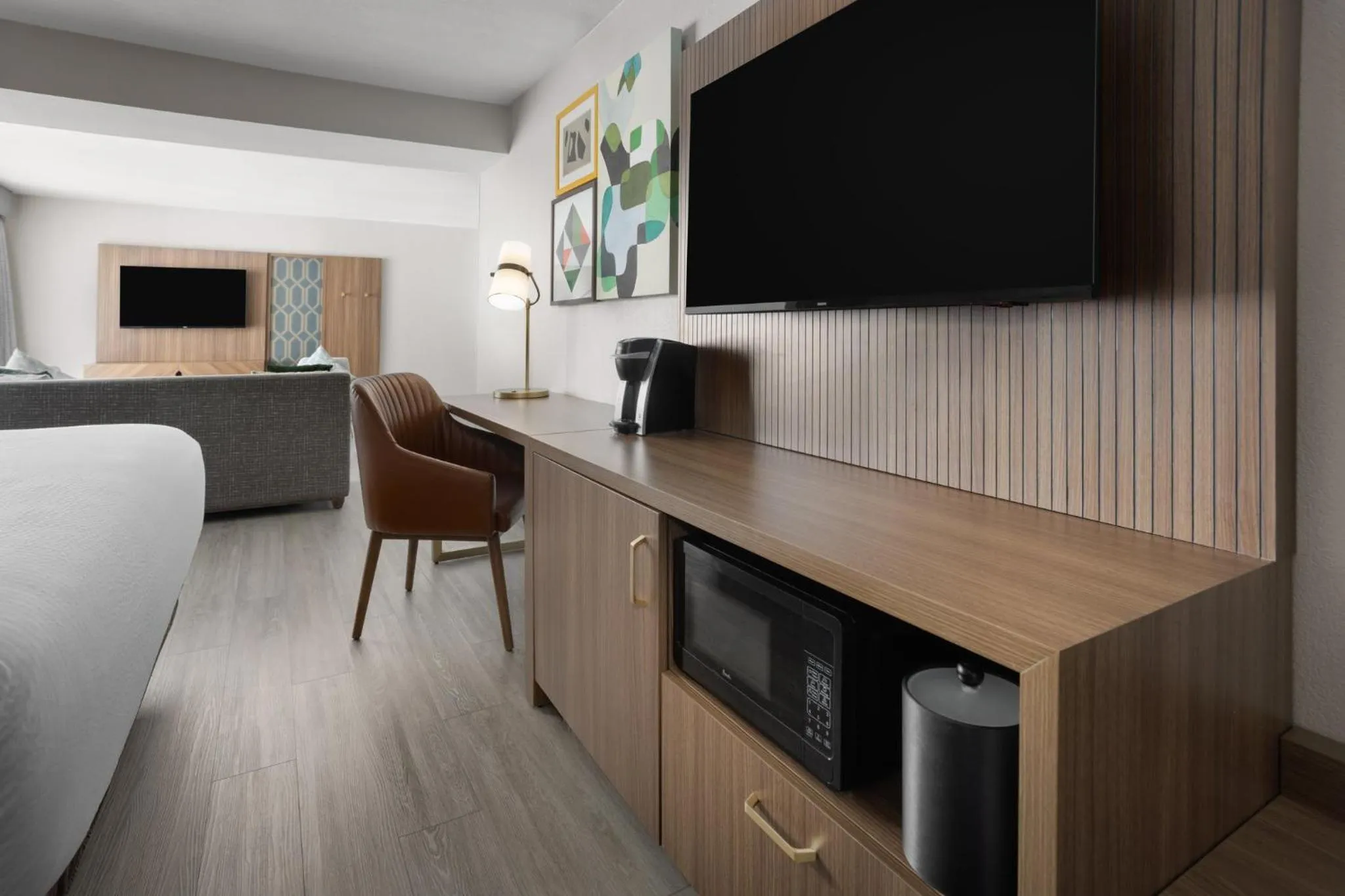 Bedroom, Bed in Holiday Inn Roanoke - Tanglewood Route 419 & I 581 by IHG