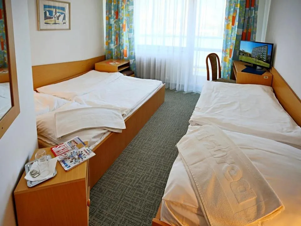 Twin Room with Extra Bed in Hotel SOREA URÁN