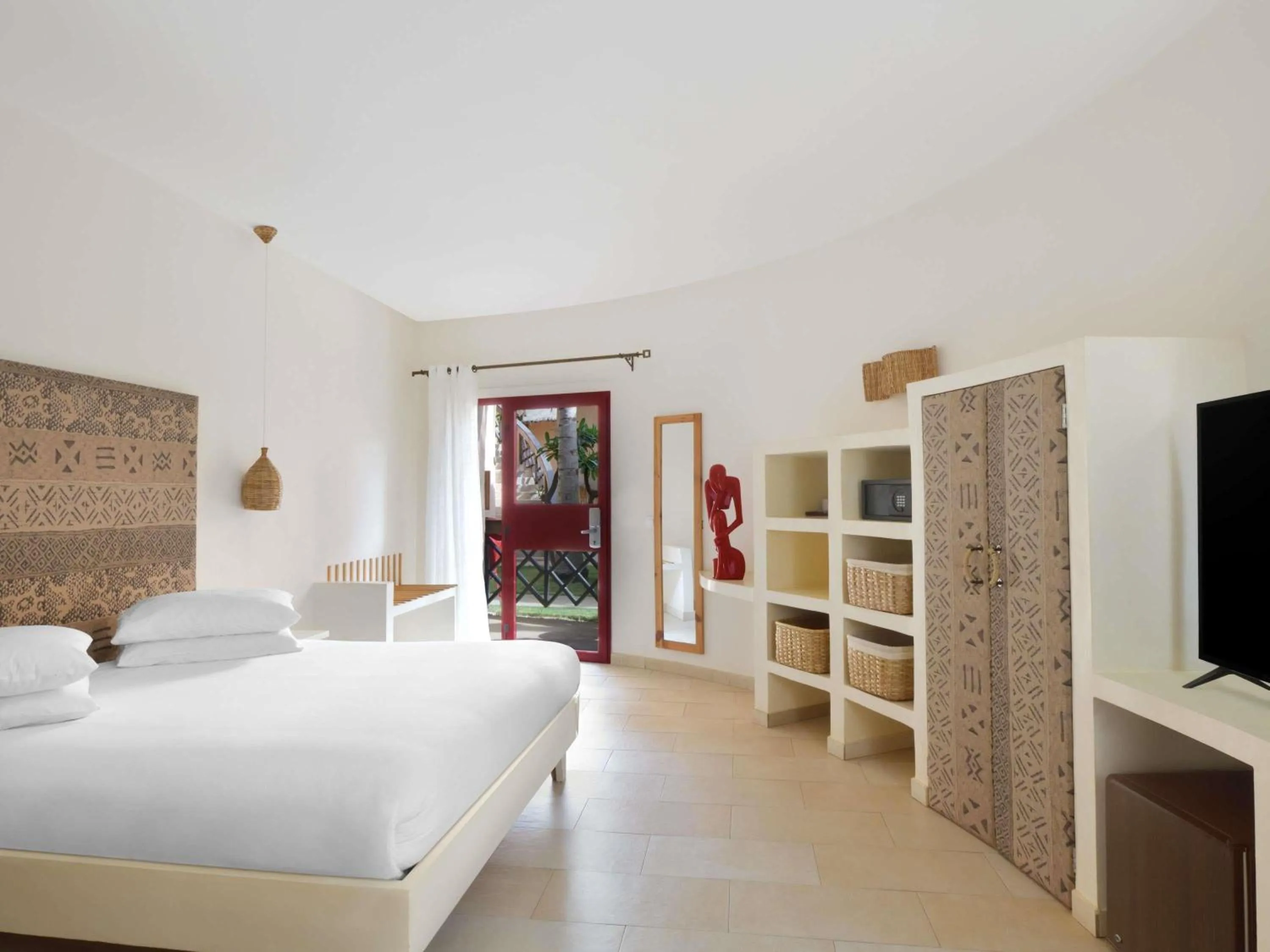 Bedroom, Bed in Movenpick Resort Lamantin Saly