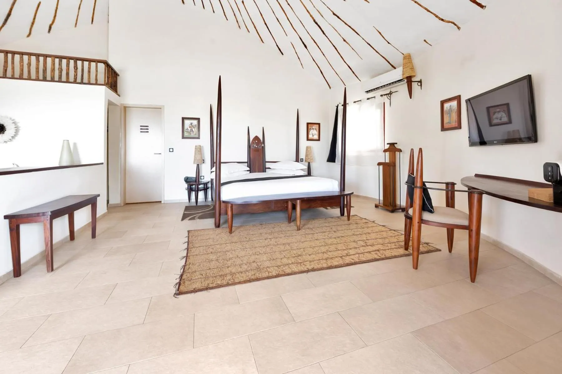 TV and multimedia in Movenpick Resort Lamantin Saly