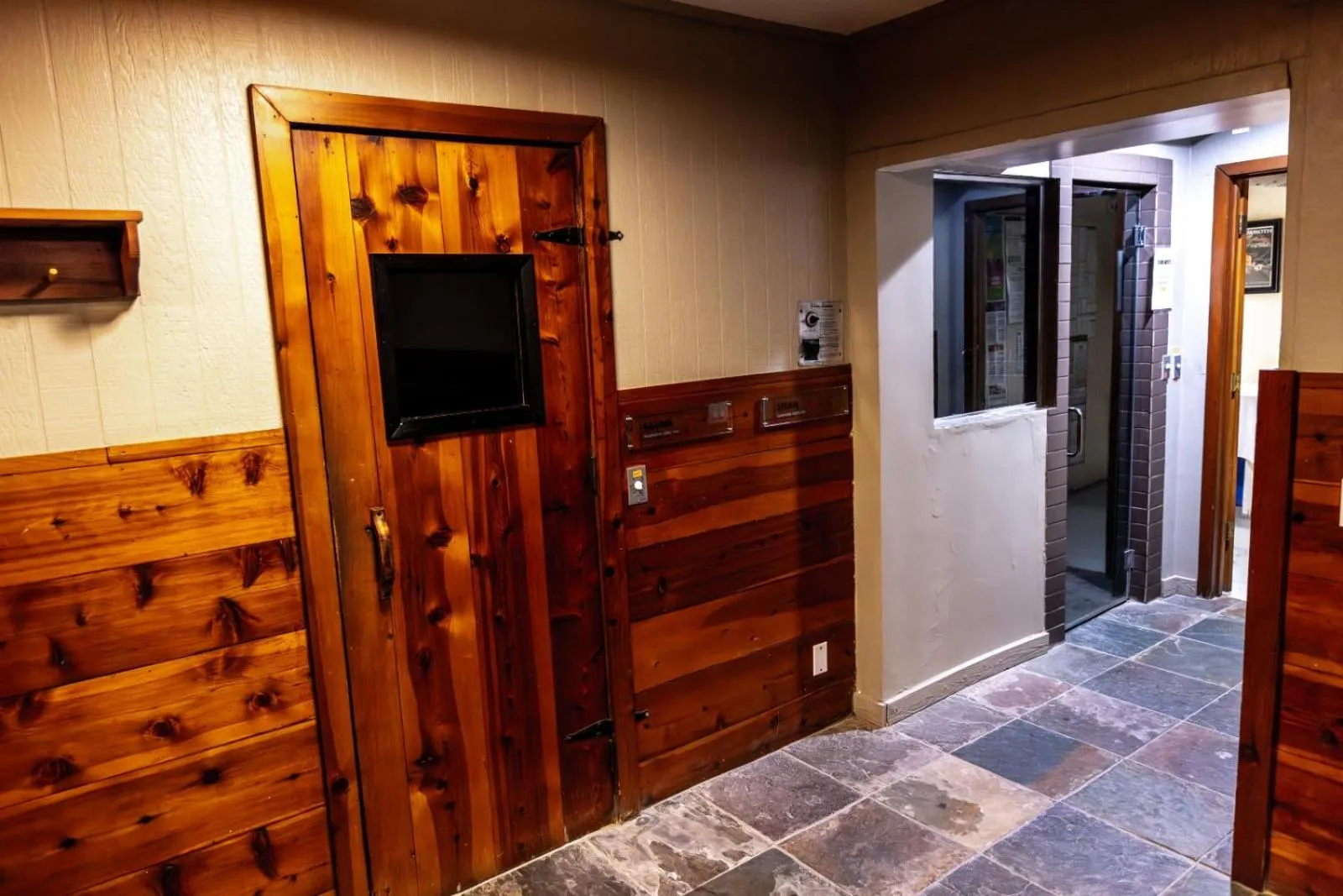 Sauna in The Mammoth Creek Inn
