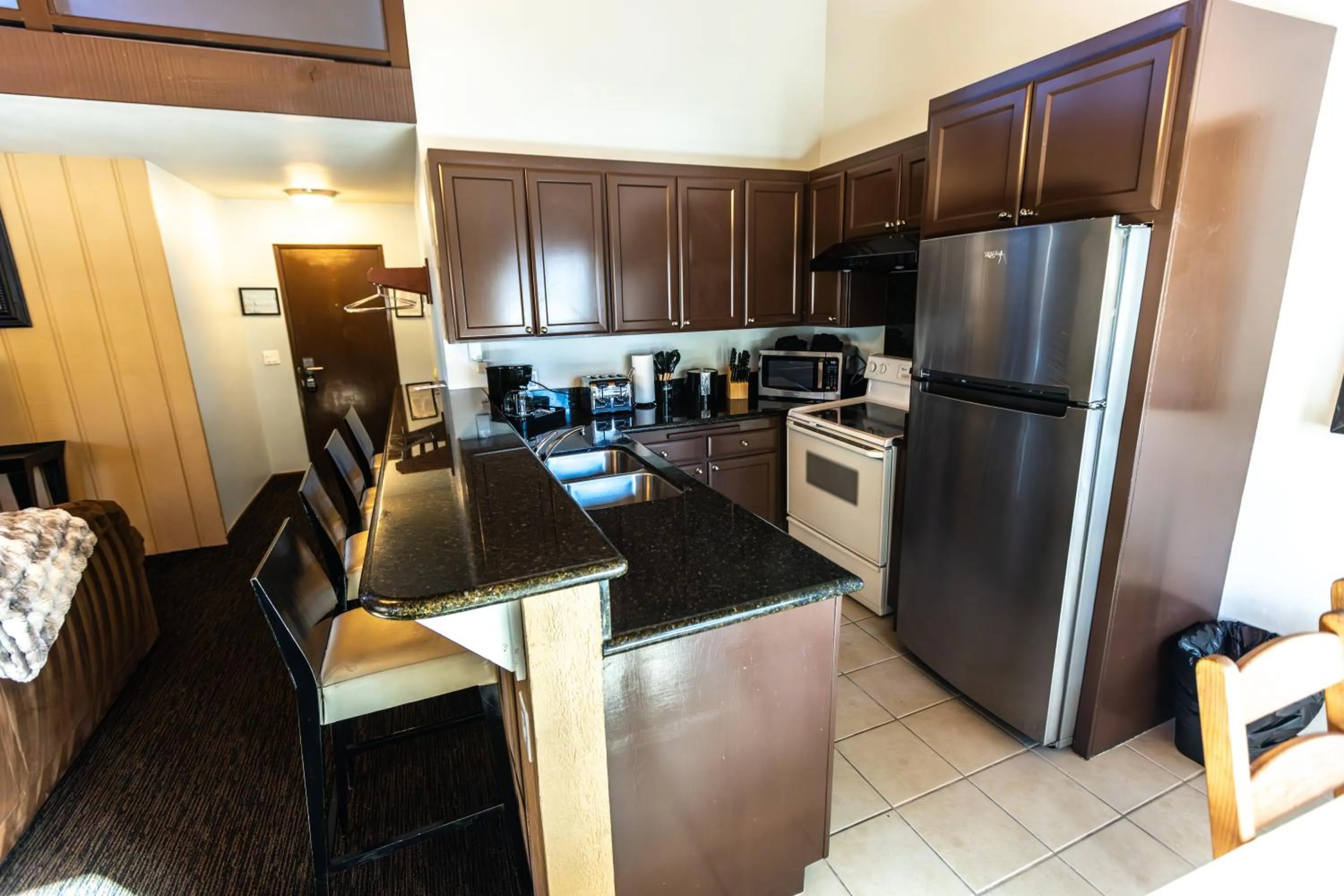 kitchen in The Mammoth Creek Inn