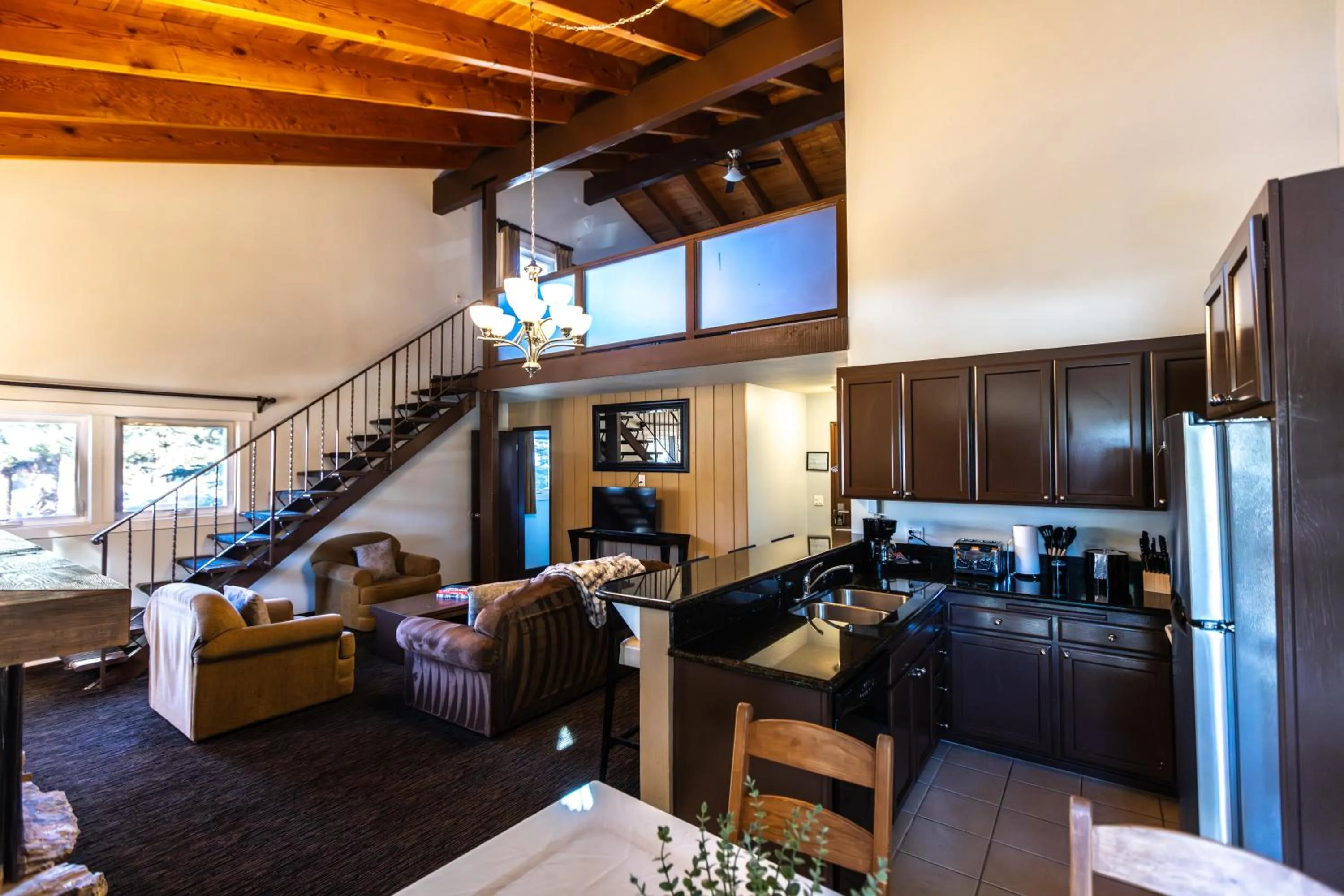 Living room in The Mammoth Creek Inn