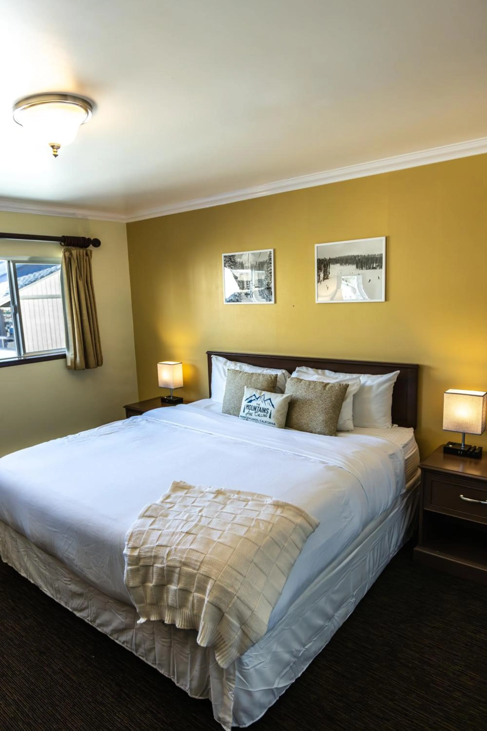 Bedroom, Bed in The Mammoth Creek Inn