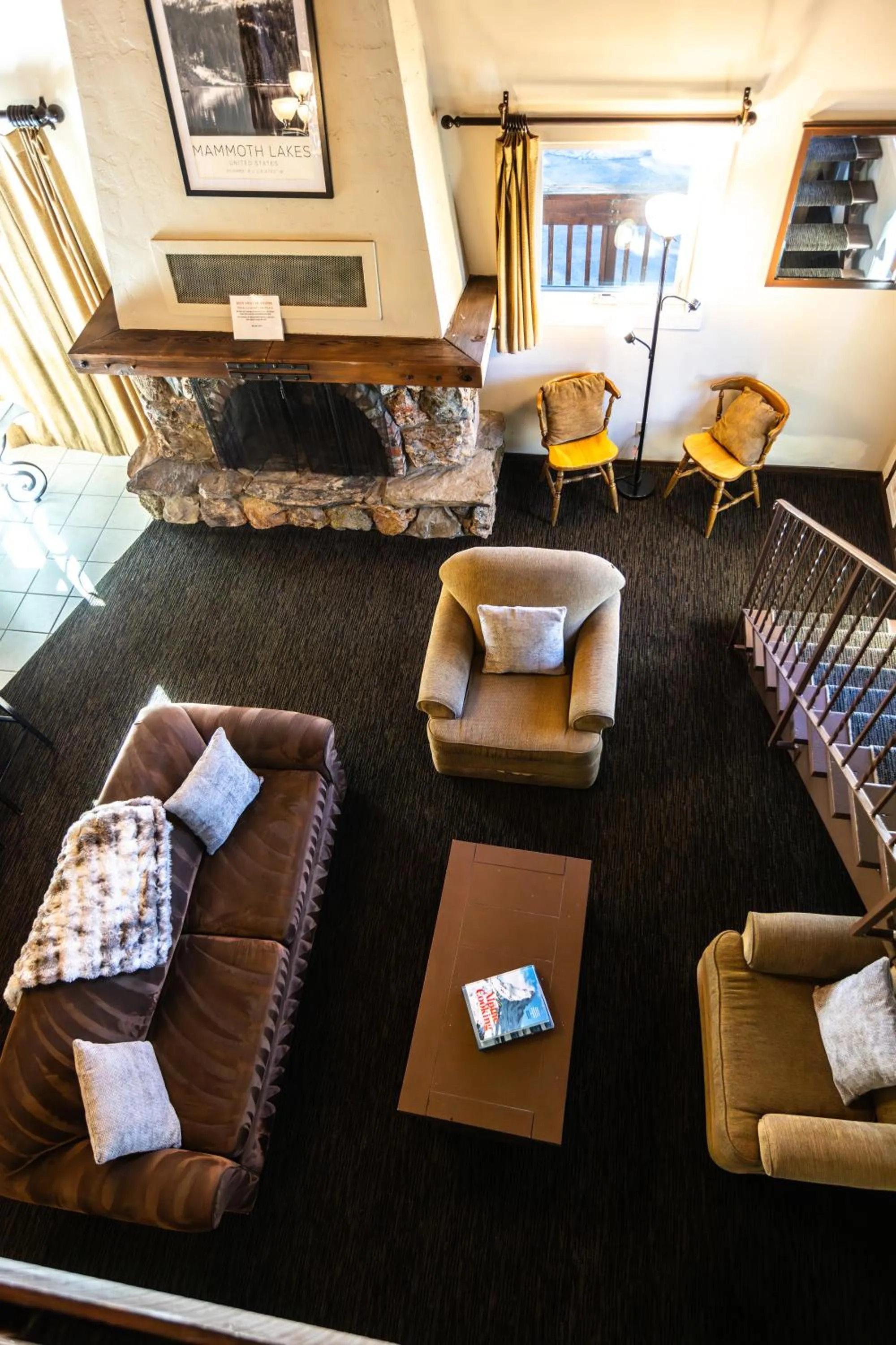 Living room in The Mammoth Creek Inn