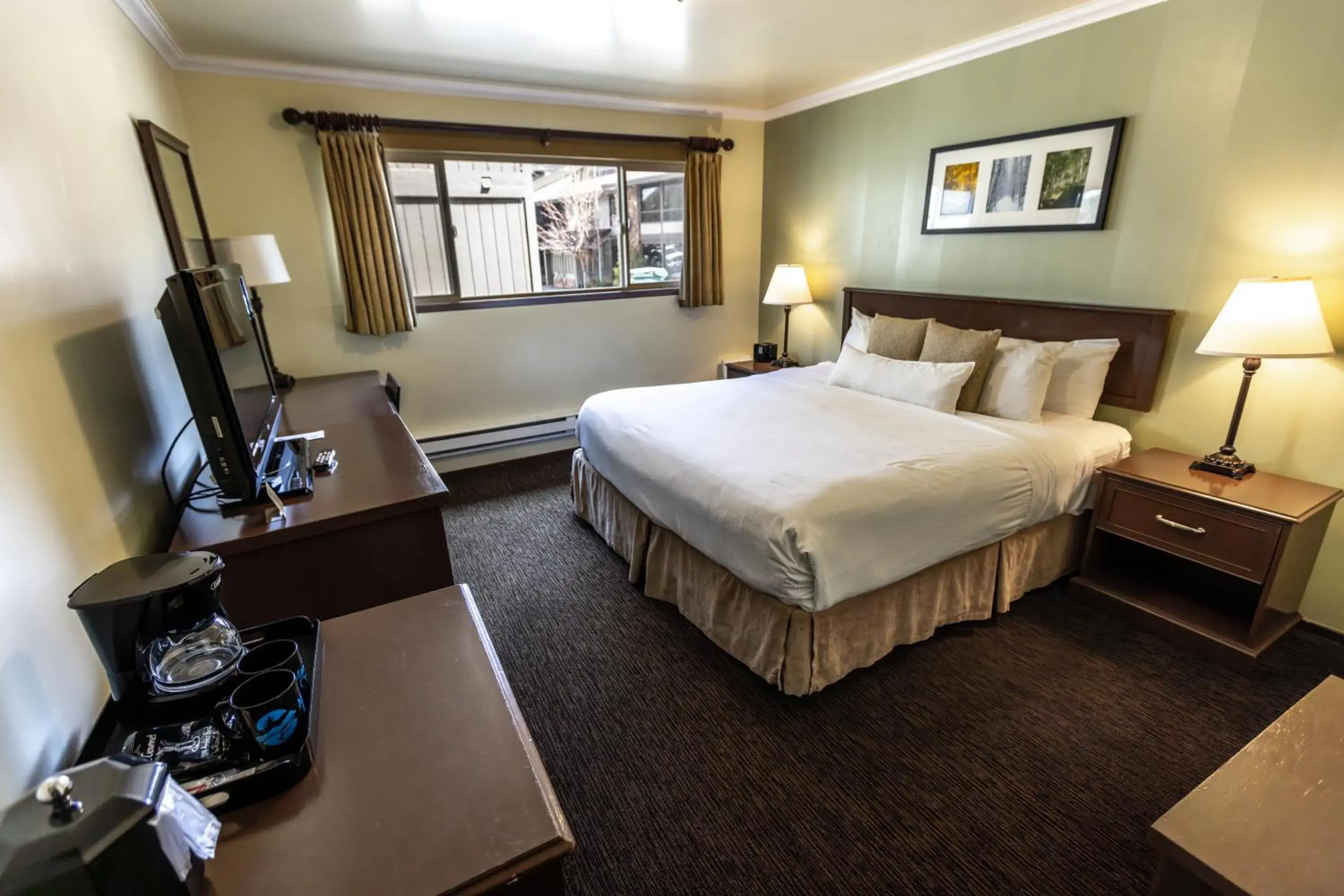 Bed in The Mammoth Creek Inn Bed in The Mammoth Creek Inn