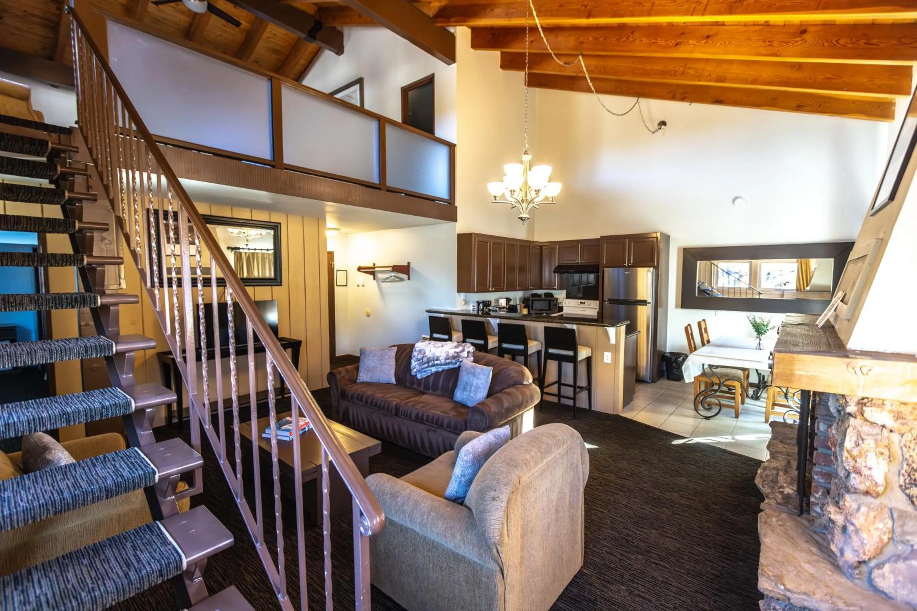 Living room in The Mammoth Creek Inn