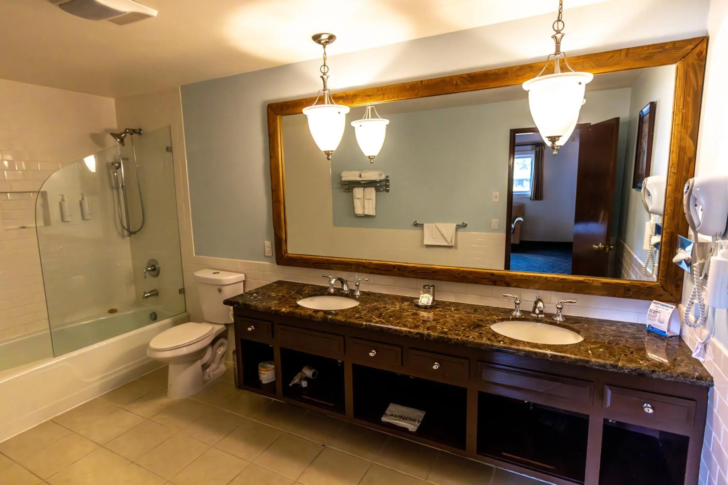 Bathroom in The Mammoth Creek Inn