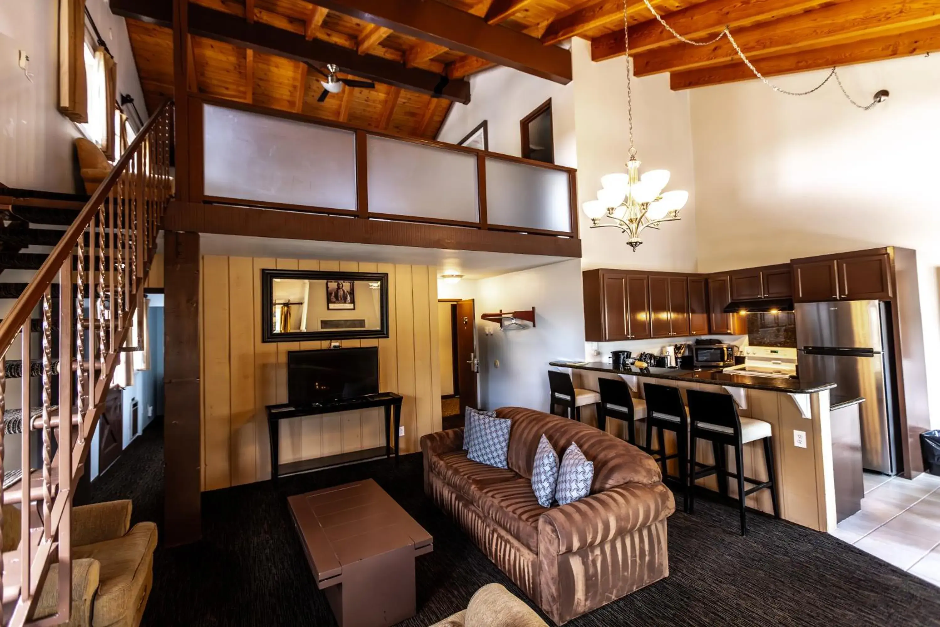 Living room in The Mammoth Creek Inn Living room in The Mammoth Creek Inn