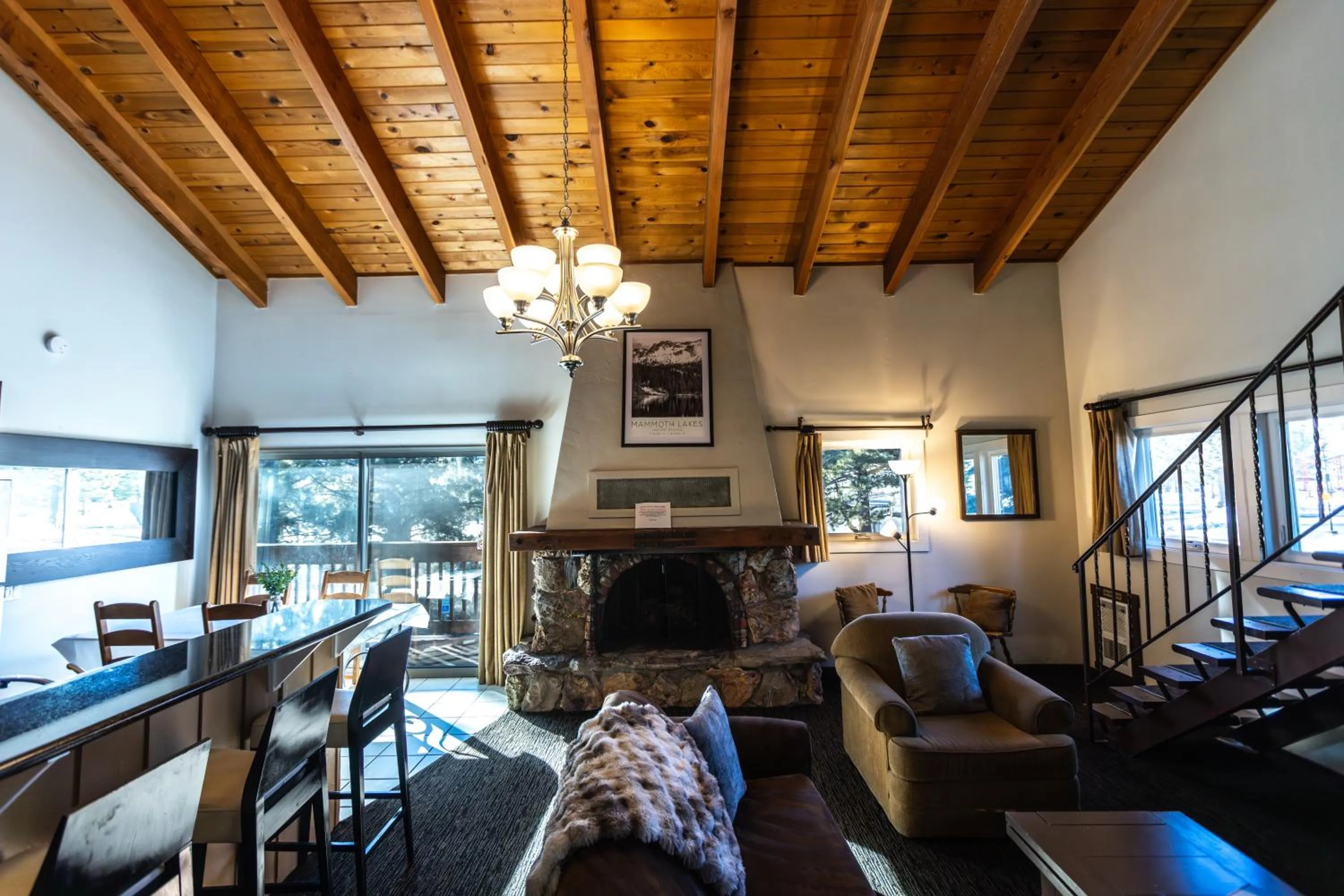 Living room in The Mammoth Creek Inn