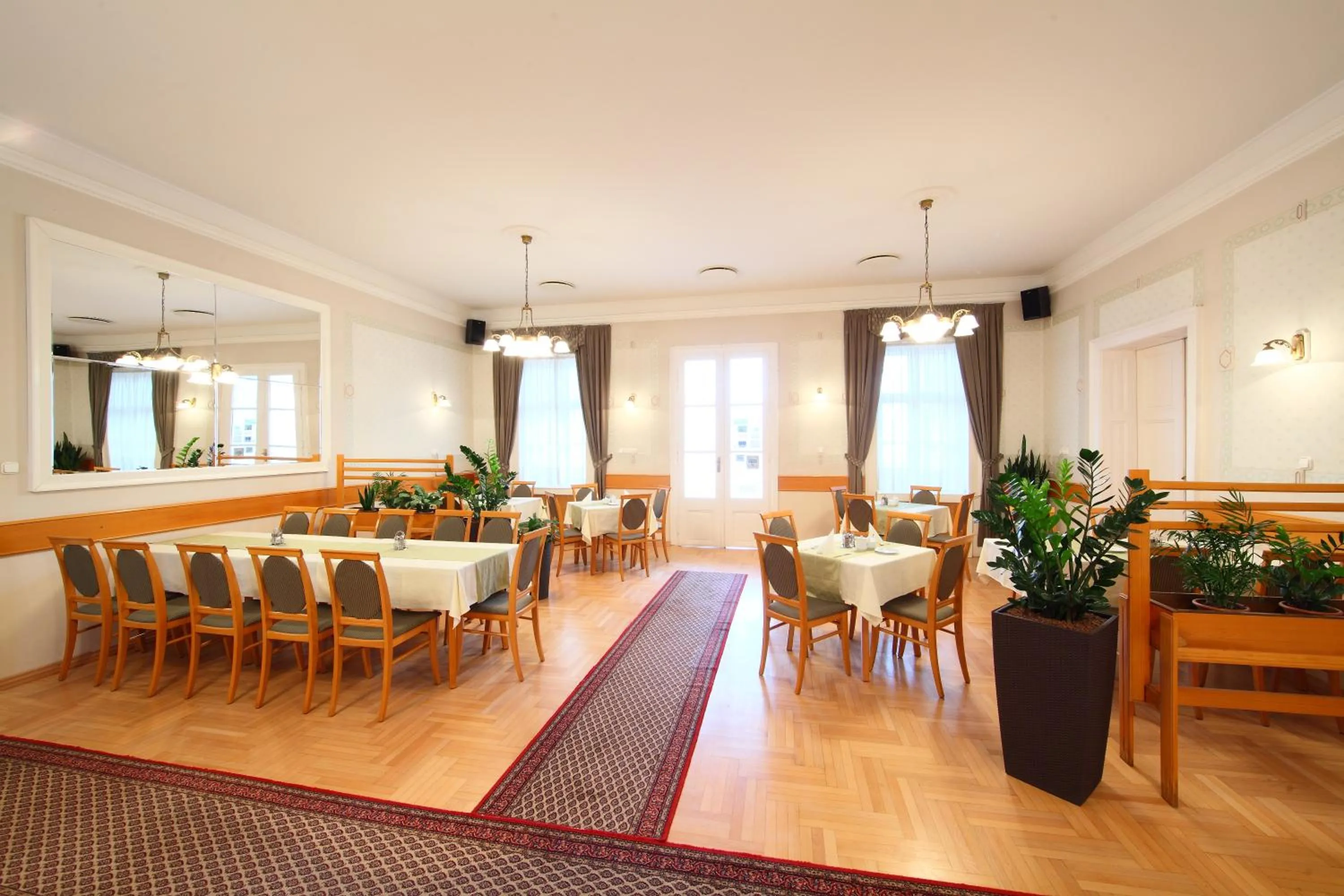 Restaurant/places to eat in Hotel Blaha Lujza