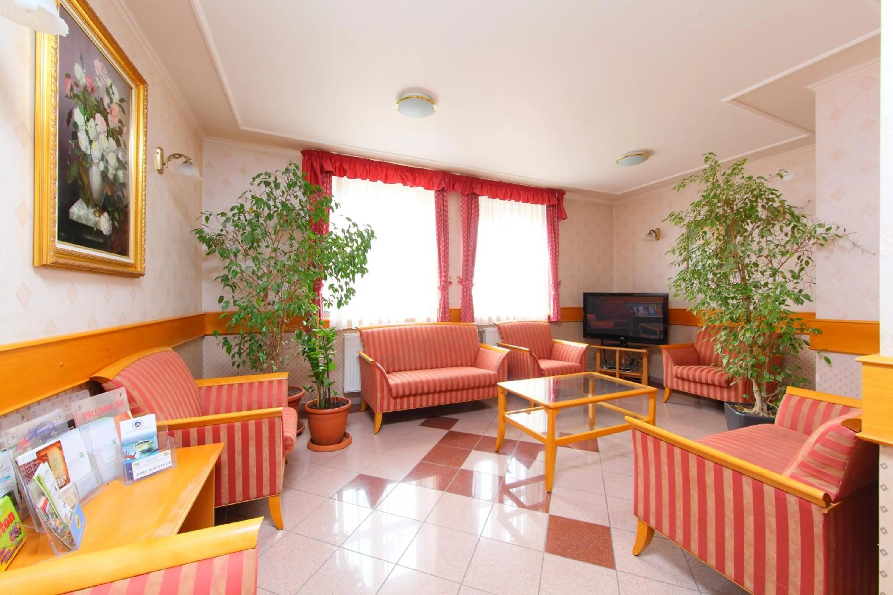 Communal lounge/ TV room in Hotel Blaha Lujza