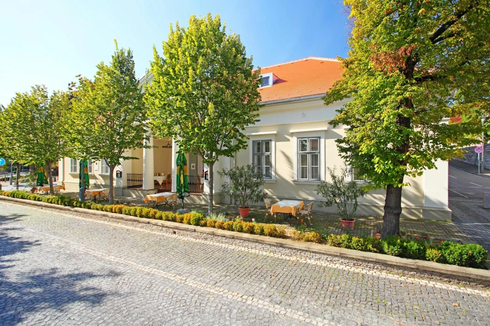 Facade/entrance in Hotel Blaha Lujza
