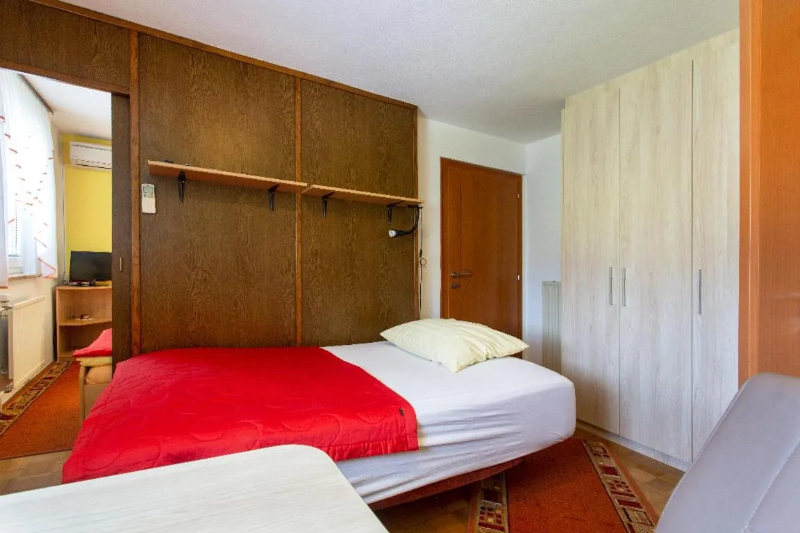 Bed in Rooms & Apartments Jana