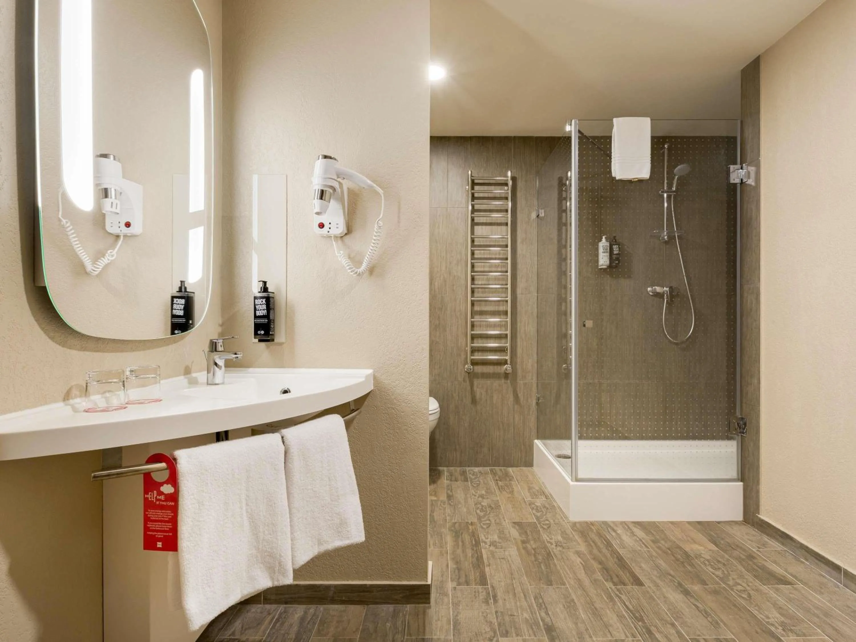 Bedroom in ibis Kyiv Railway Station