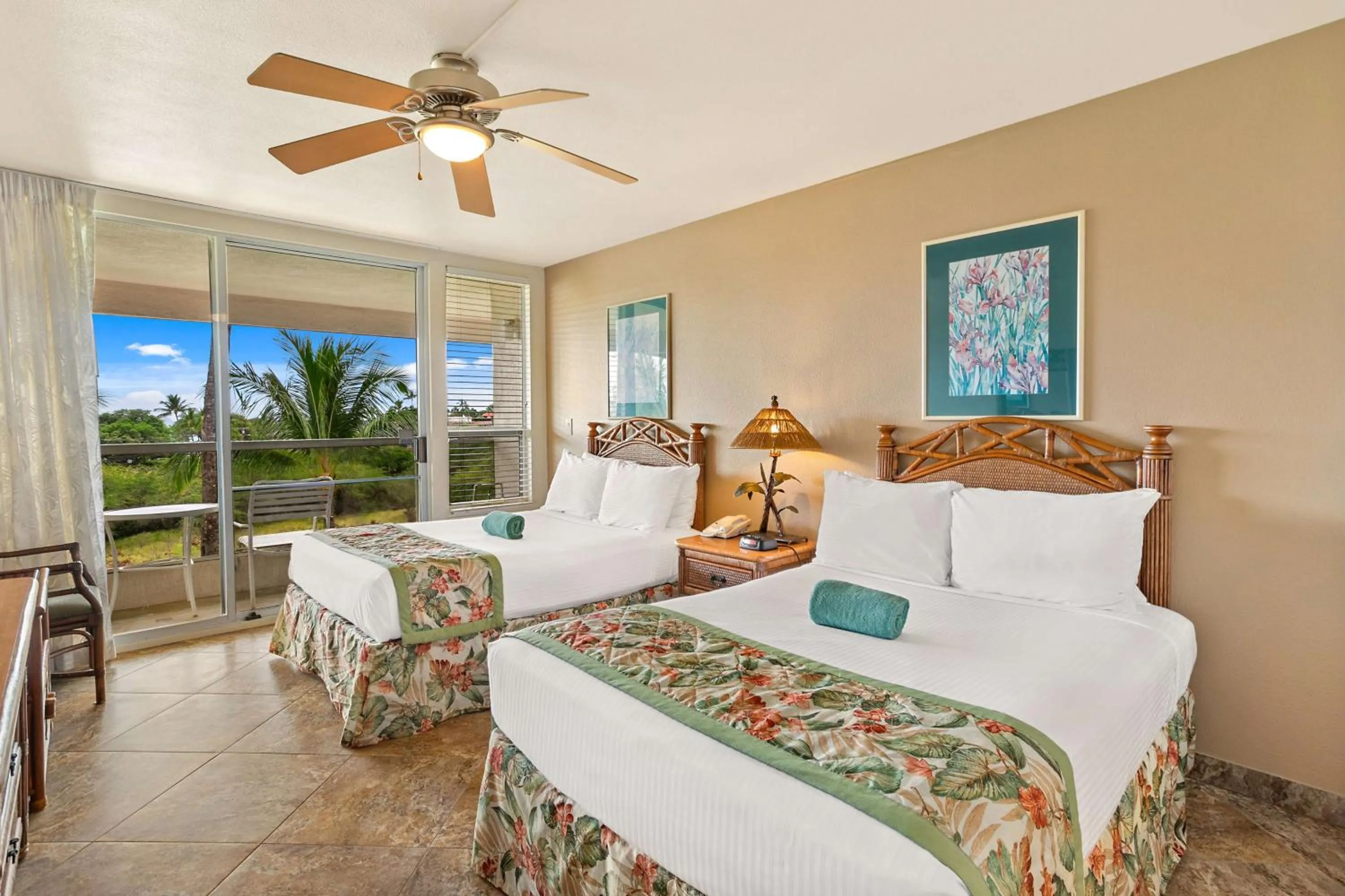 Bed in Aston at the Maui Banyan