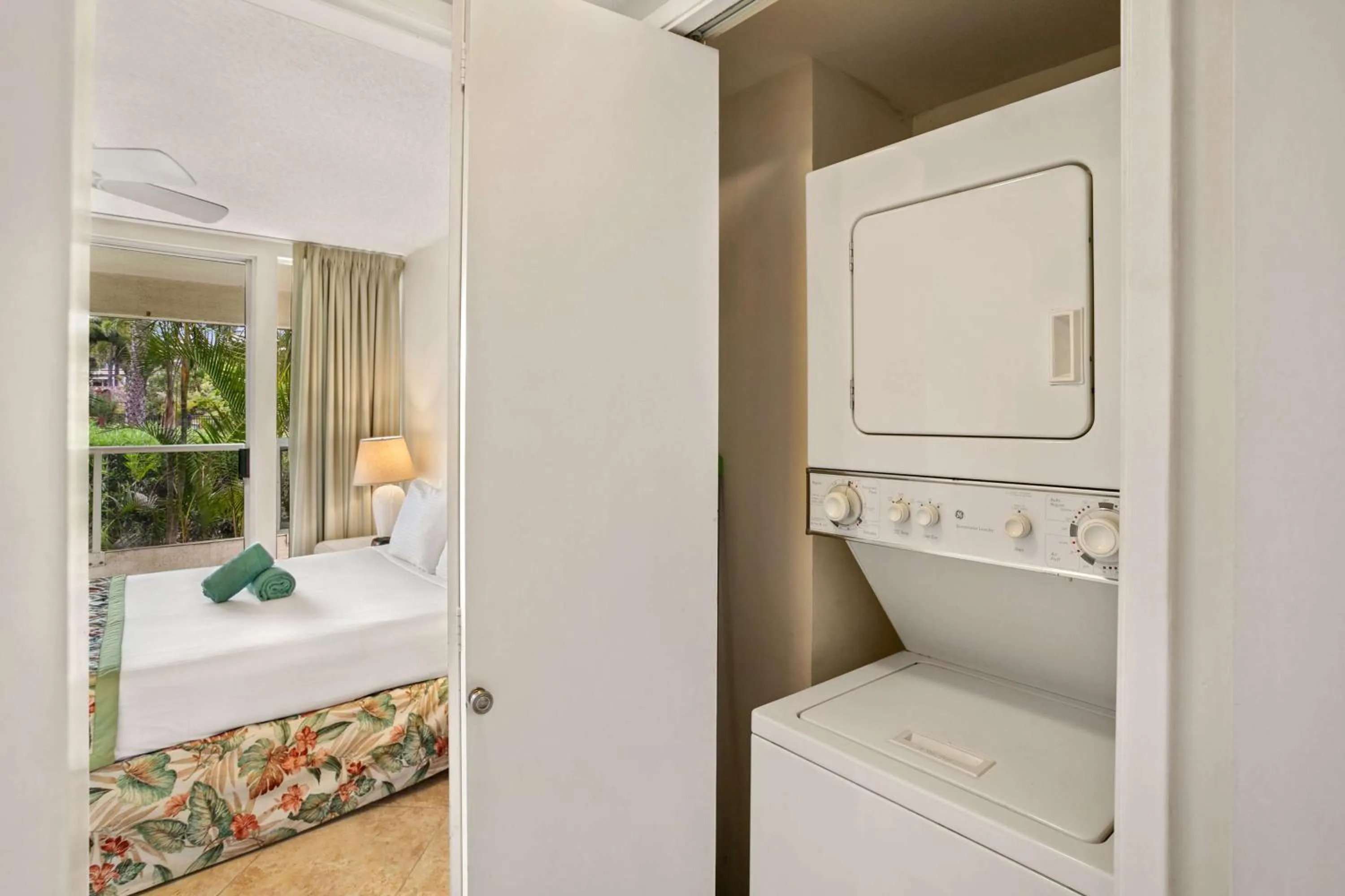 Bed in Aston at the Maui Banyan