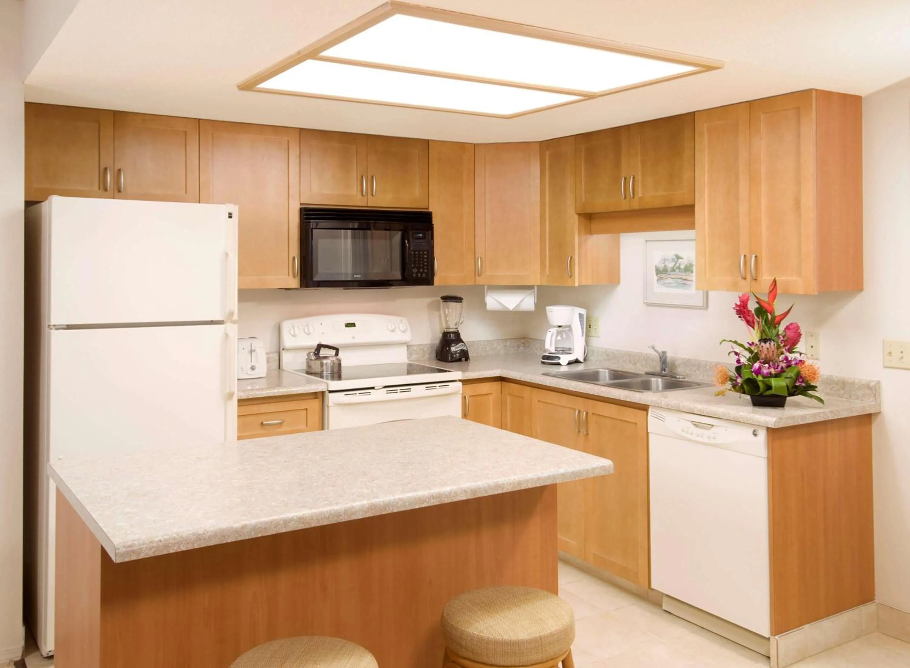 Kitchen or kitchenette in Aston at the Maui Banyan