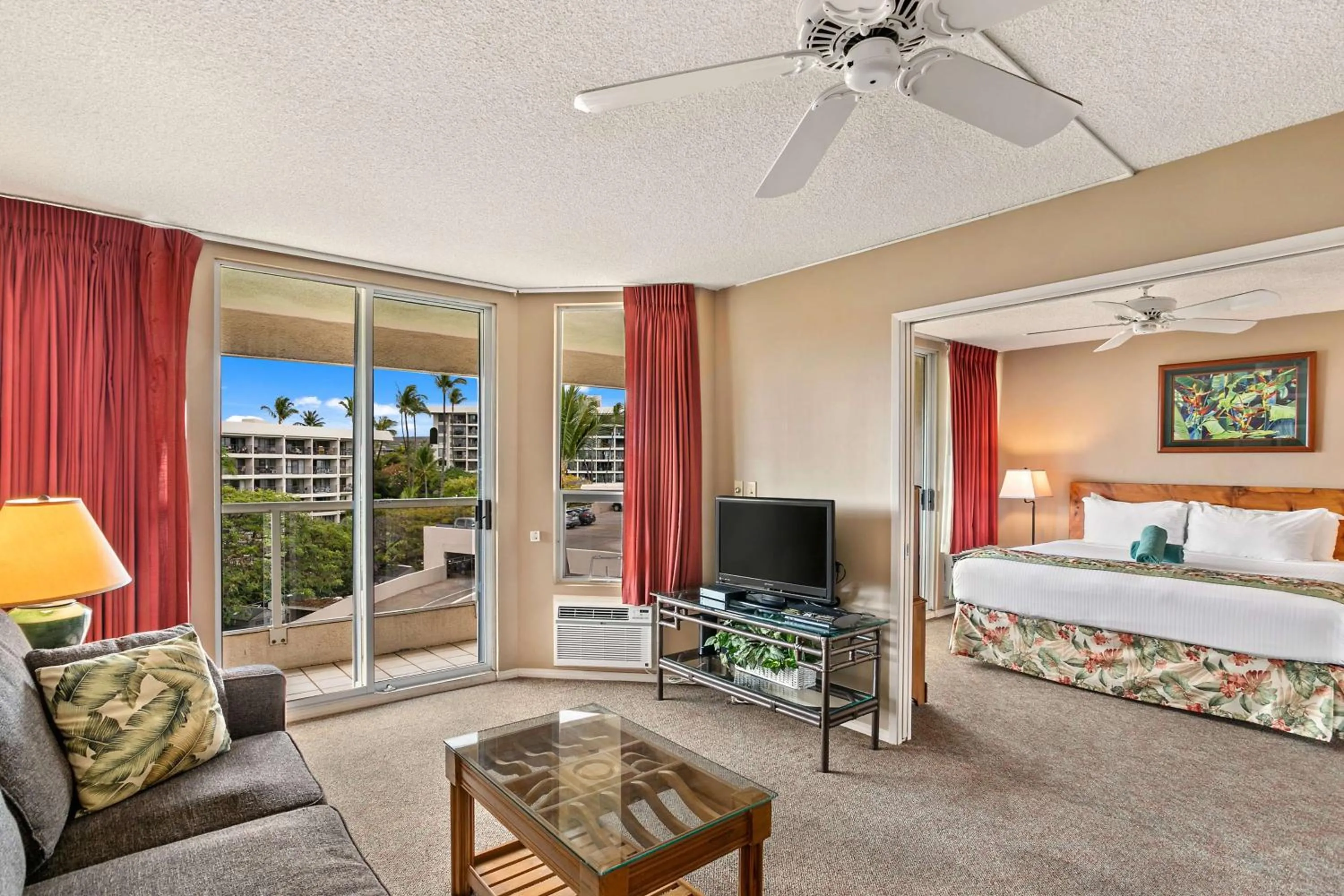 Bed in Aston at the Maui Banyan