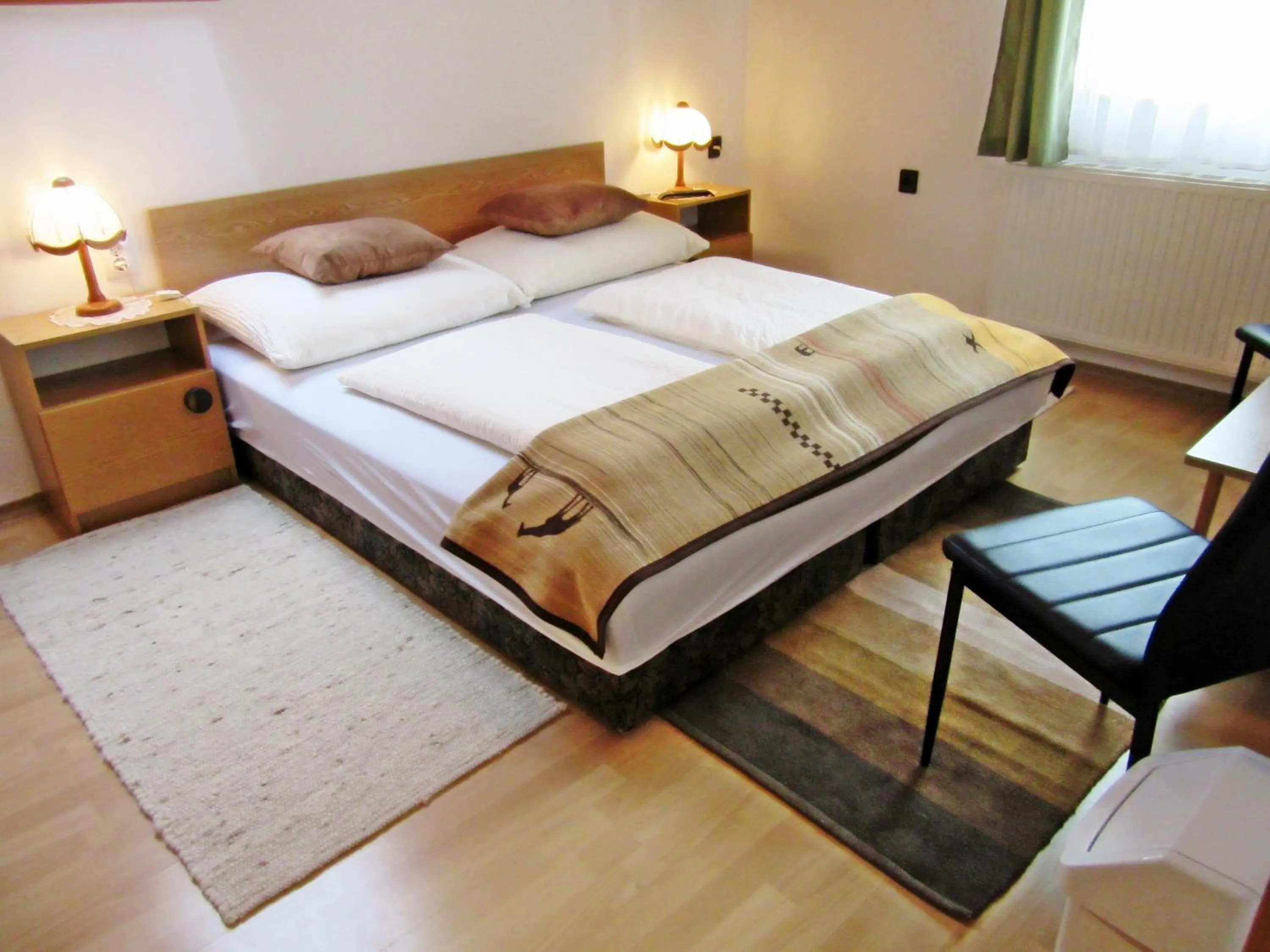 Bed in Zsuzsa Panzió