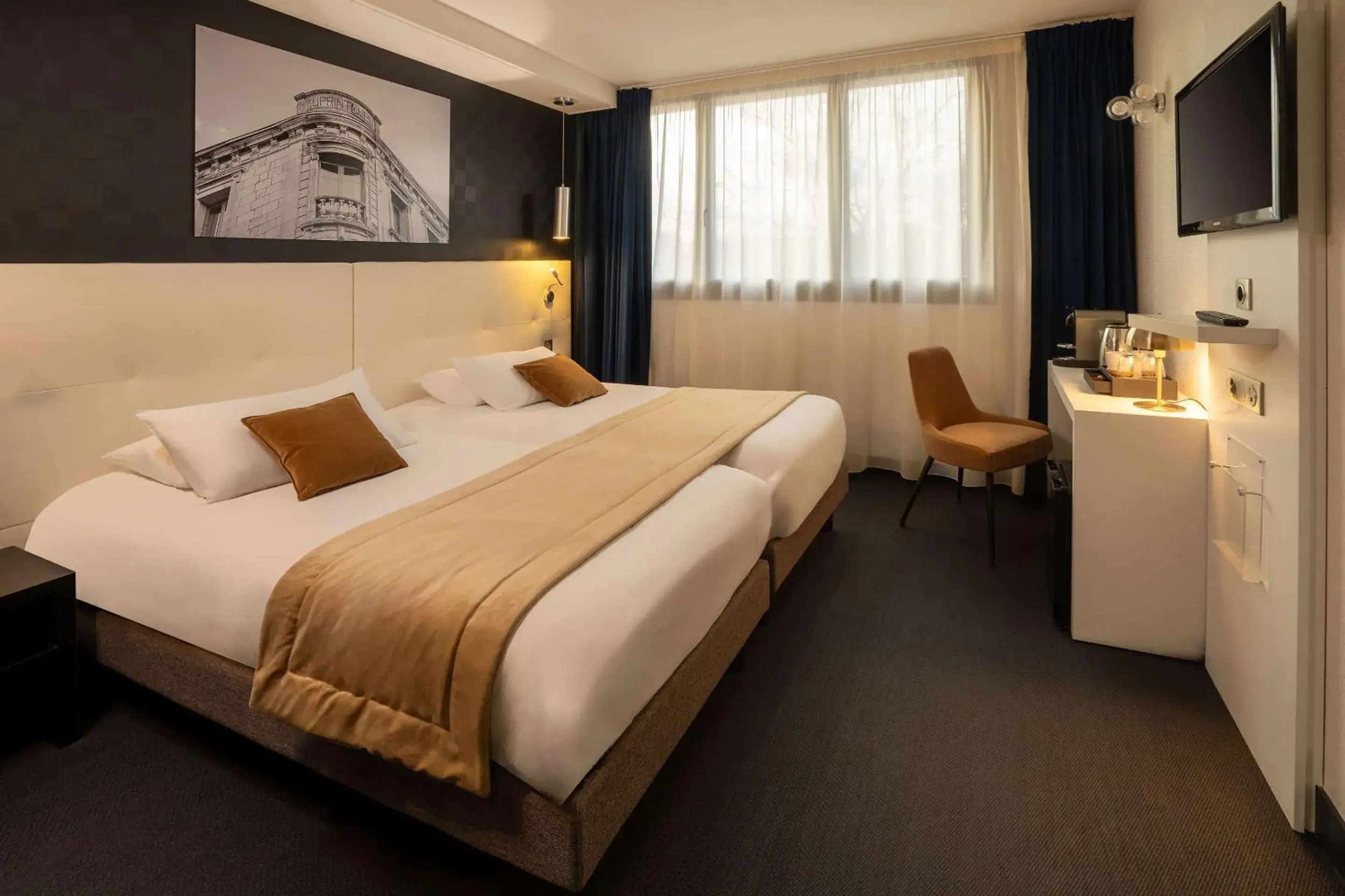 Seating area, Bed in Best Western Hotel Le Quercy Seating area, Bed in Best Western Hotel Le Quercy