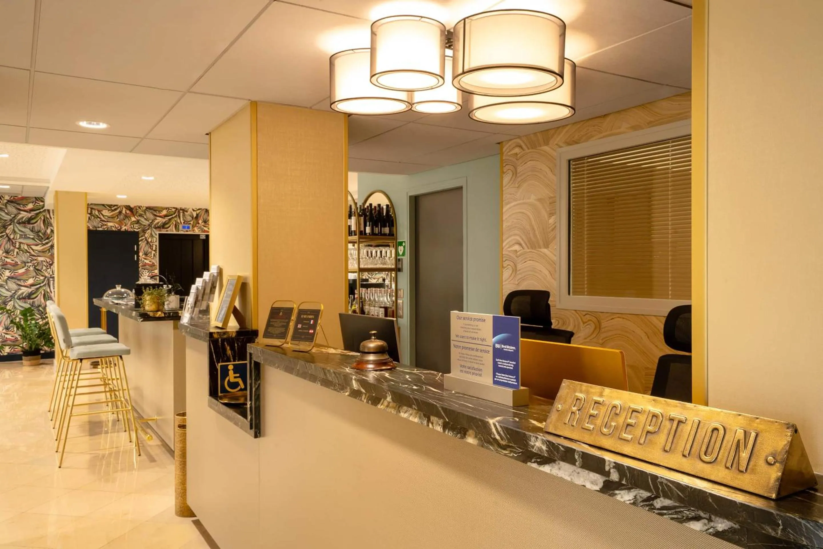 Lobby or reception in Best Western Hotel Le Quercy
