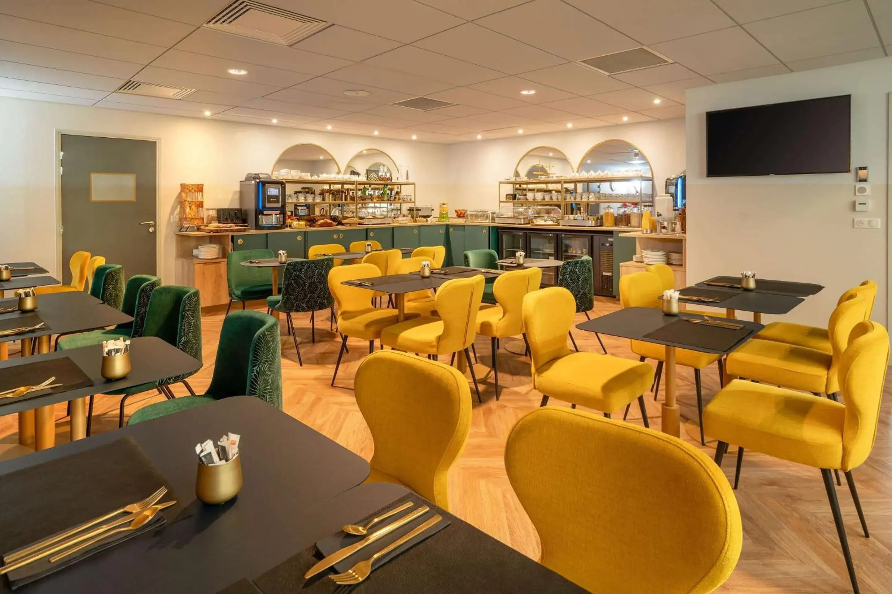 Breakfast in Best Western Hotel Le Quercy Breakfast in Best Western Hotel Le Quercy