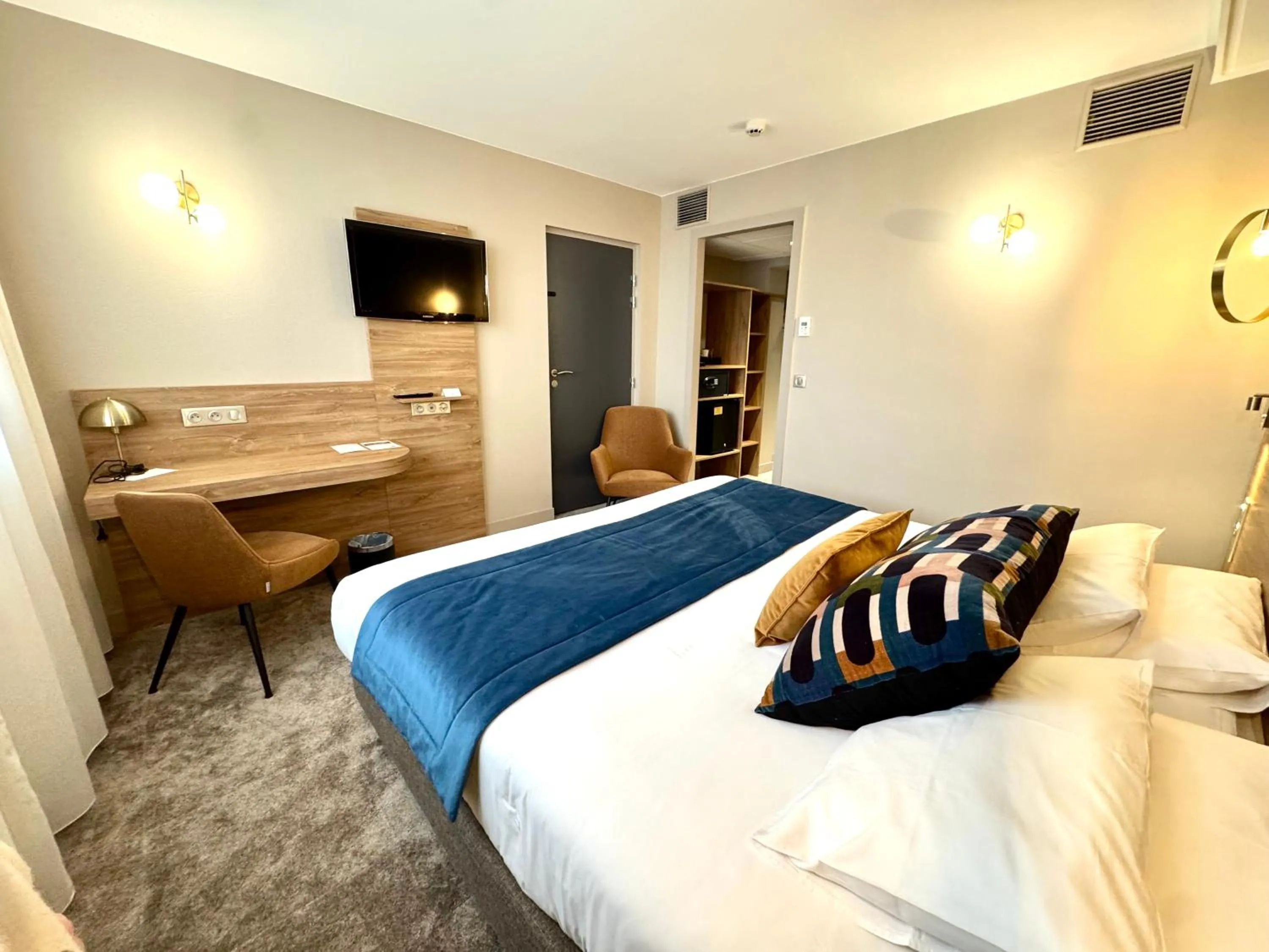 Bed in Best Western Hotel Le Quercy