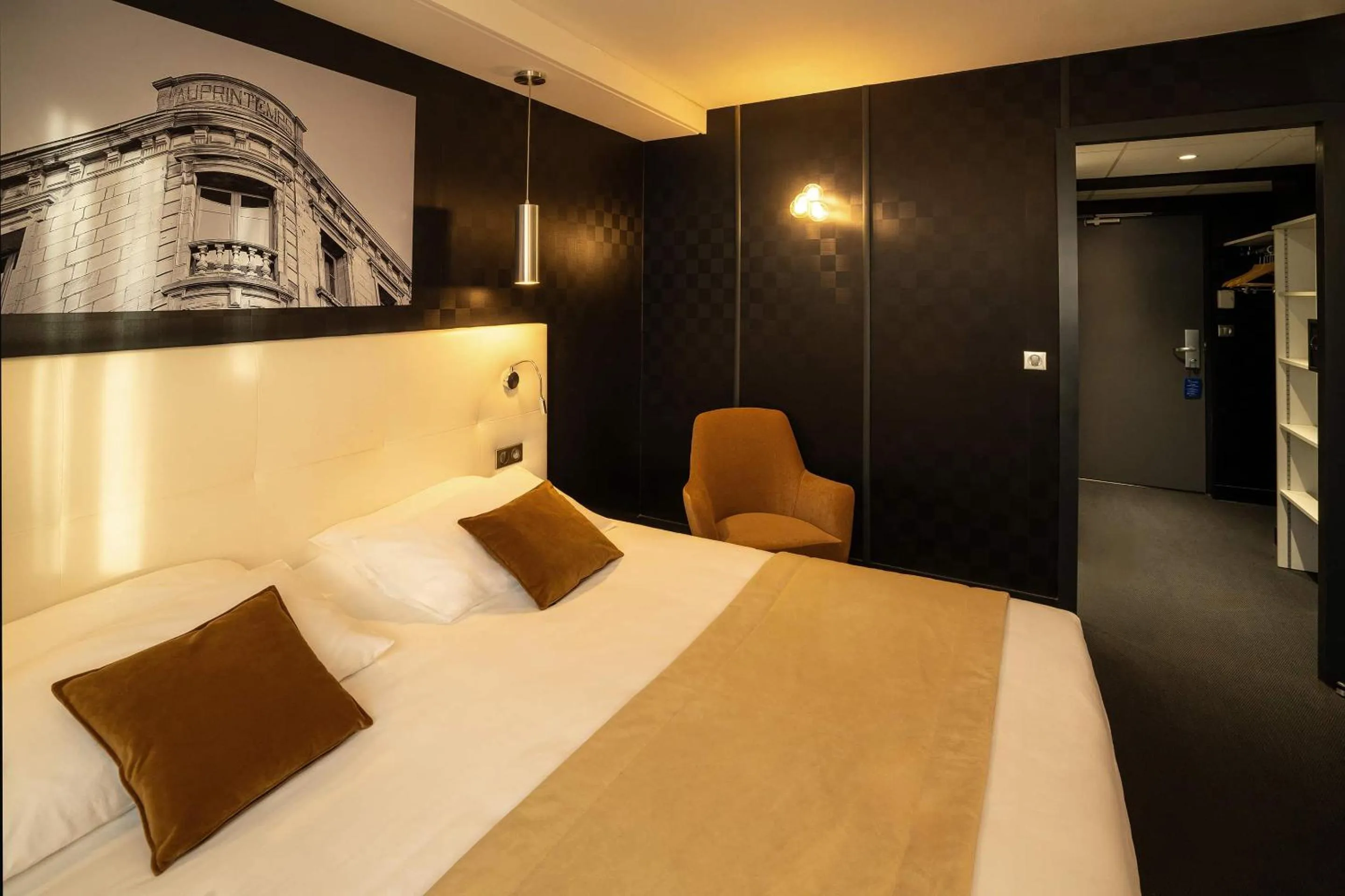 Bed in Best Western Hotel Le Quercy
