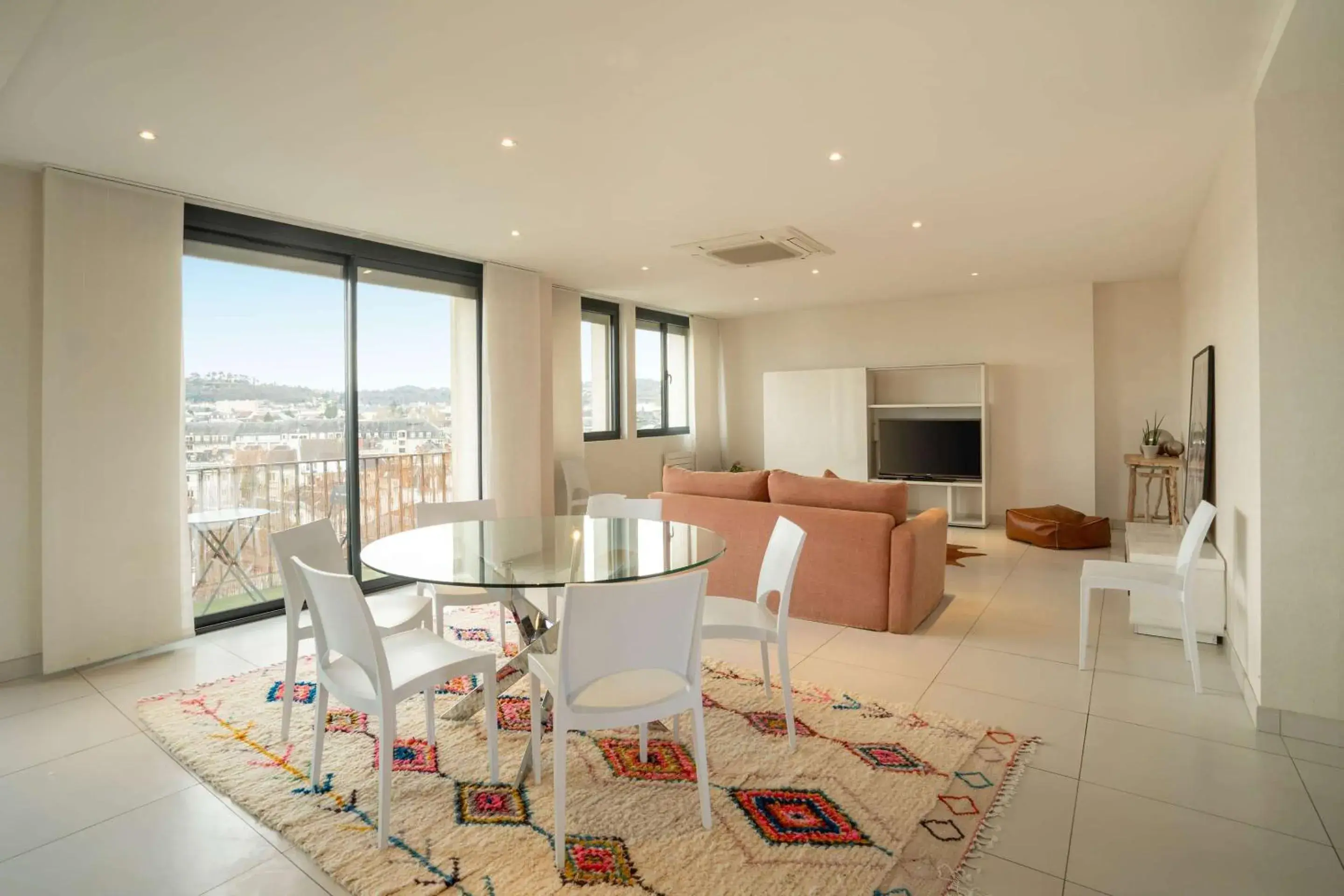 Two-Bedrooms Queen Apartment in Best Western Hotel Le Quercy Two-Bedrooms Queen Apartment in Best Western Hotel Le Quercy