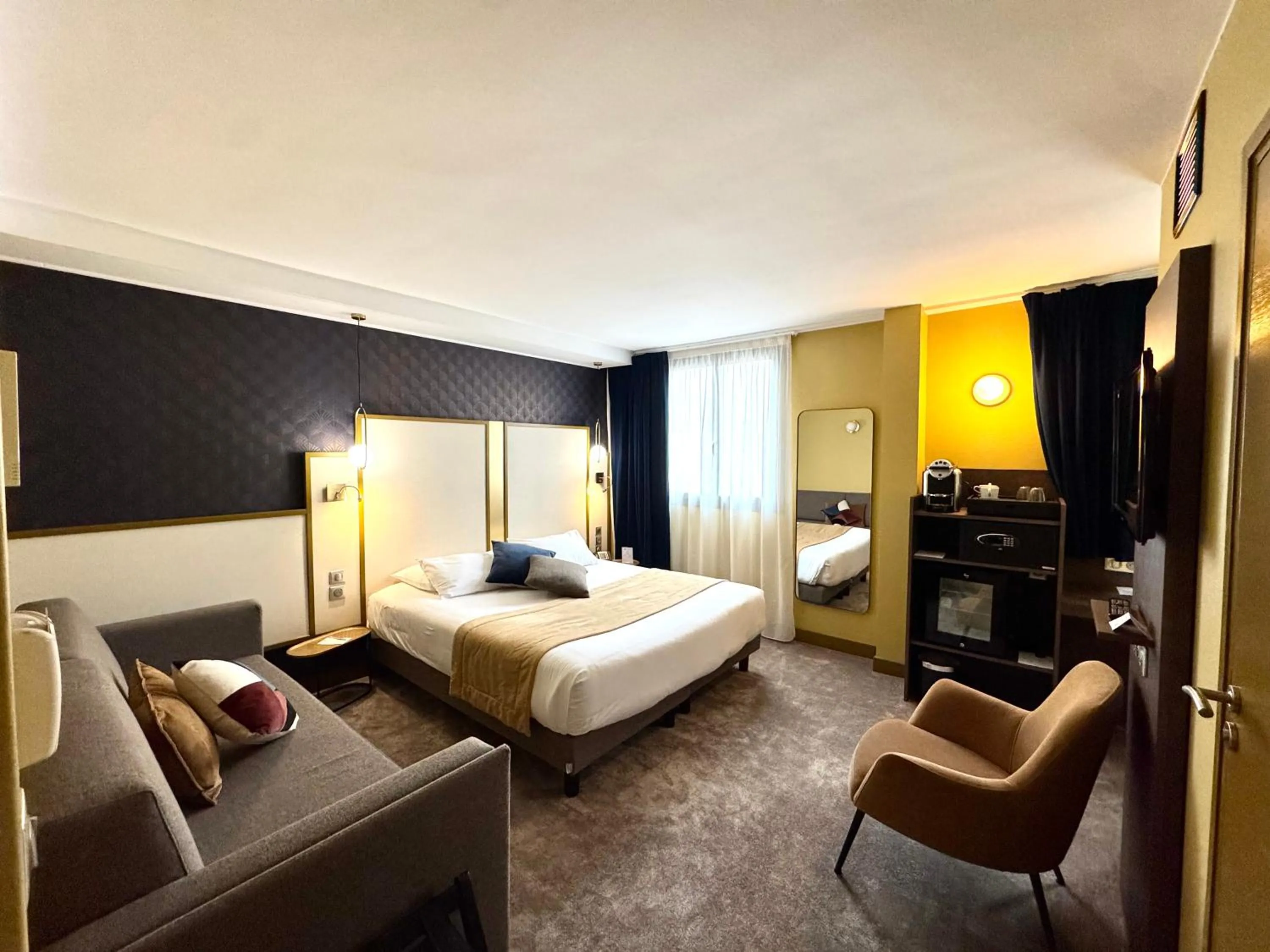 Bed in Best Western Hotel Le Quercy