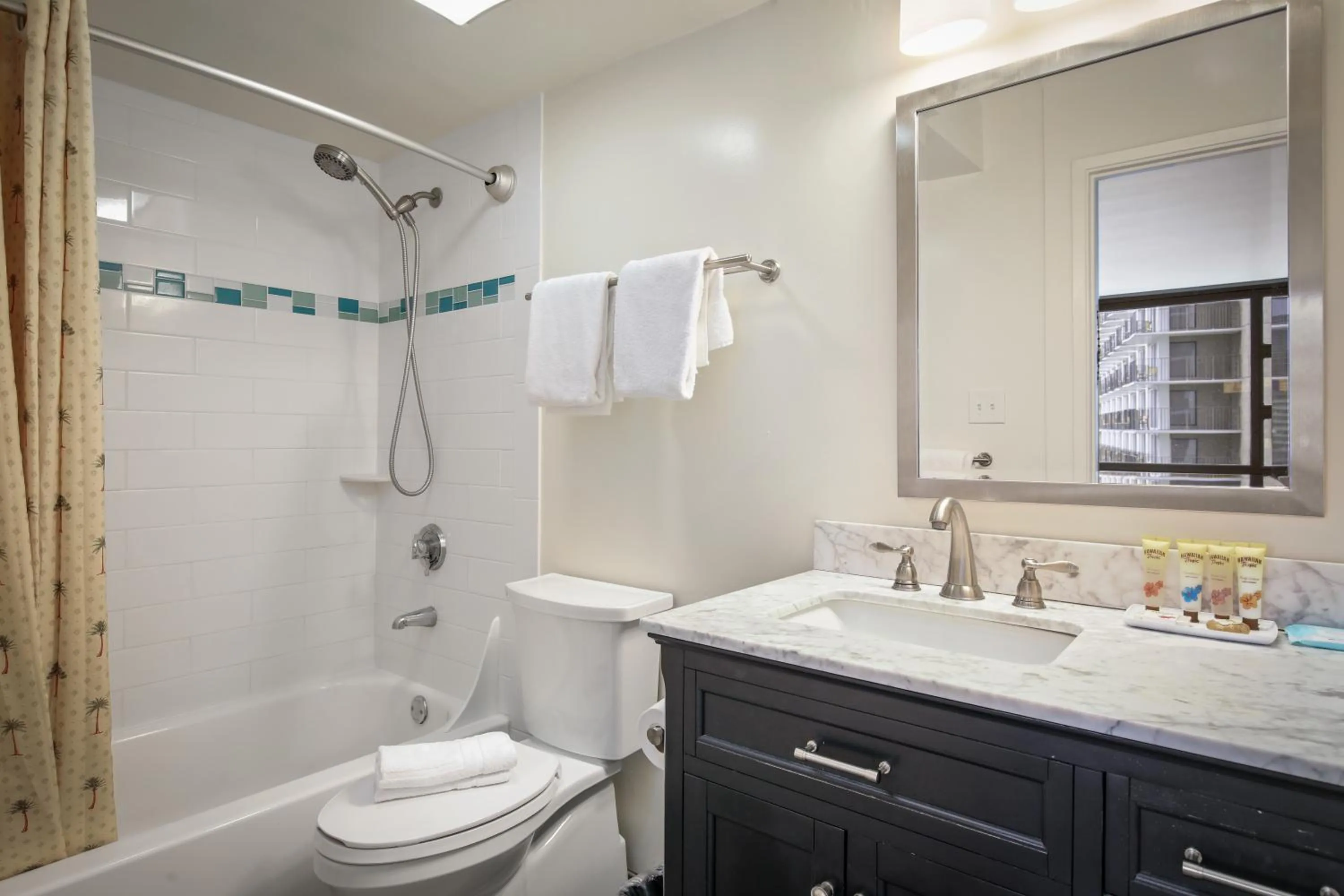 Shower in Aston at the Waikiki Banyan